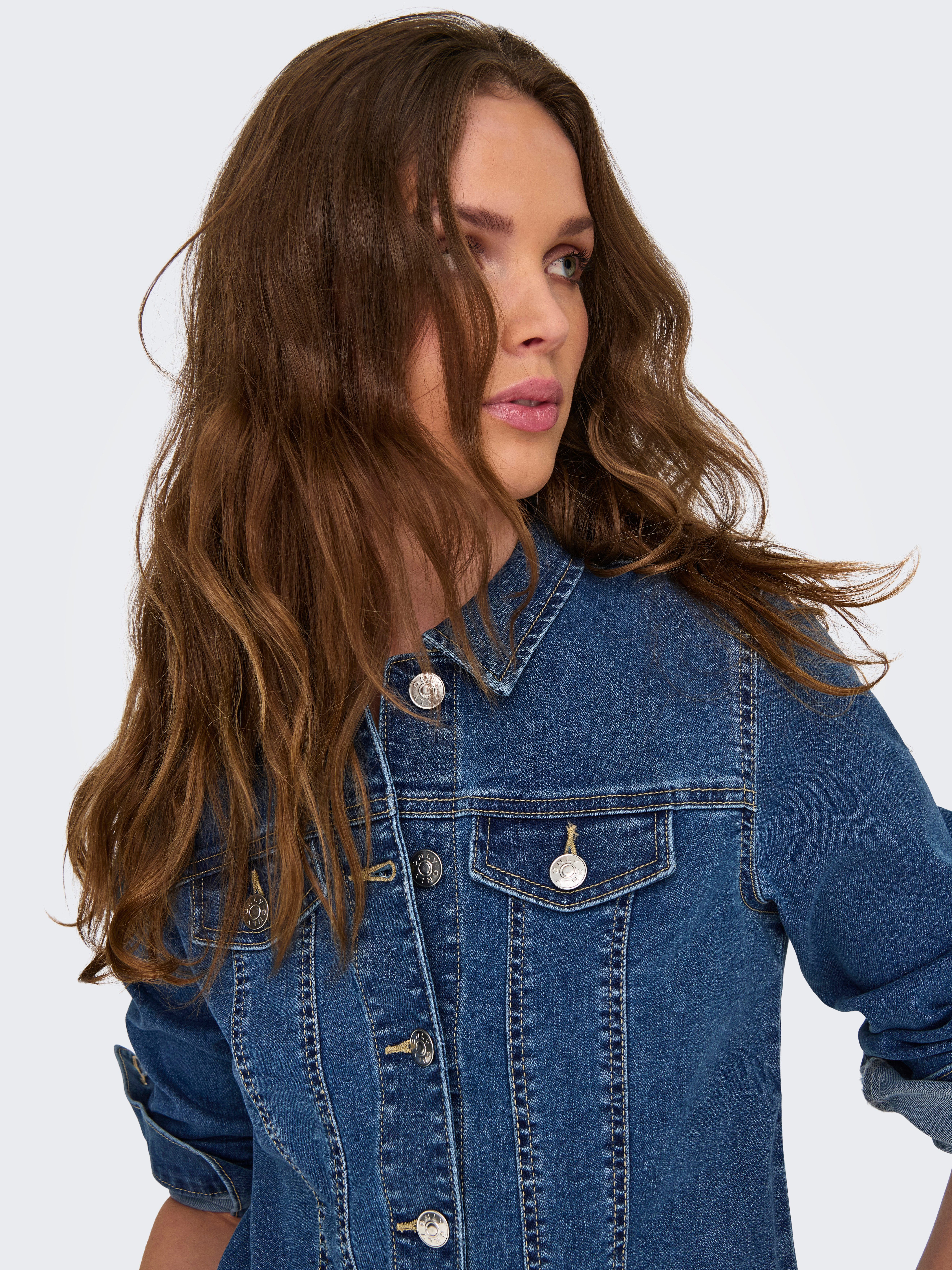 ONLY Jeansjacke ONLWONDER – Jeansjacke in kurzer Form mit Stretch figurbetont, casual, Denim, Baumwollmischung, Brusttaschen – Bild 4 von 5