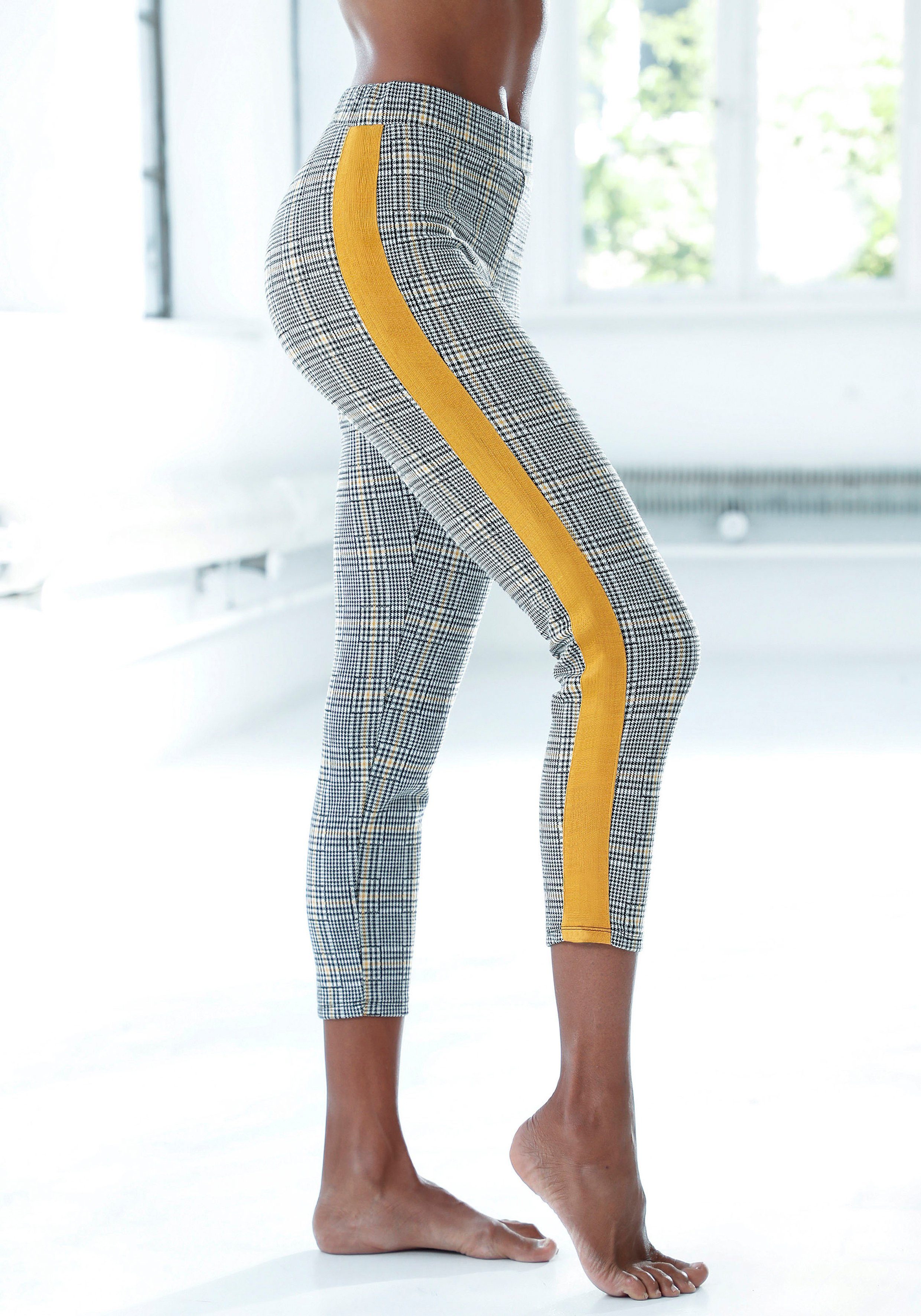 Bench. Loungewear 7/8-Leggings mit Kontrastfarben seitlichem Tape