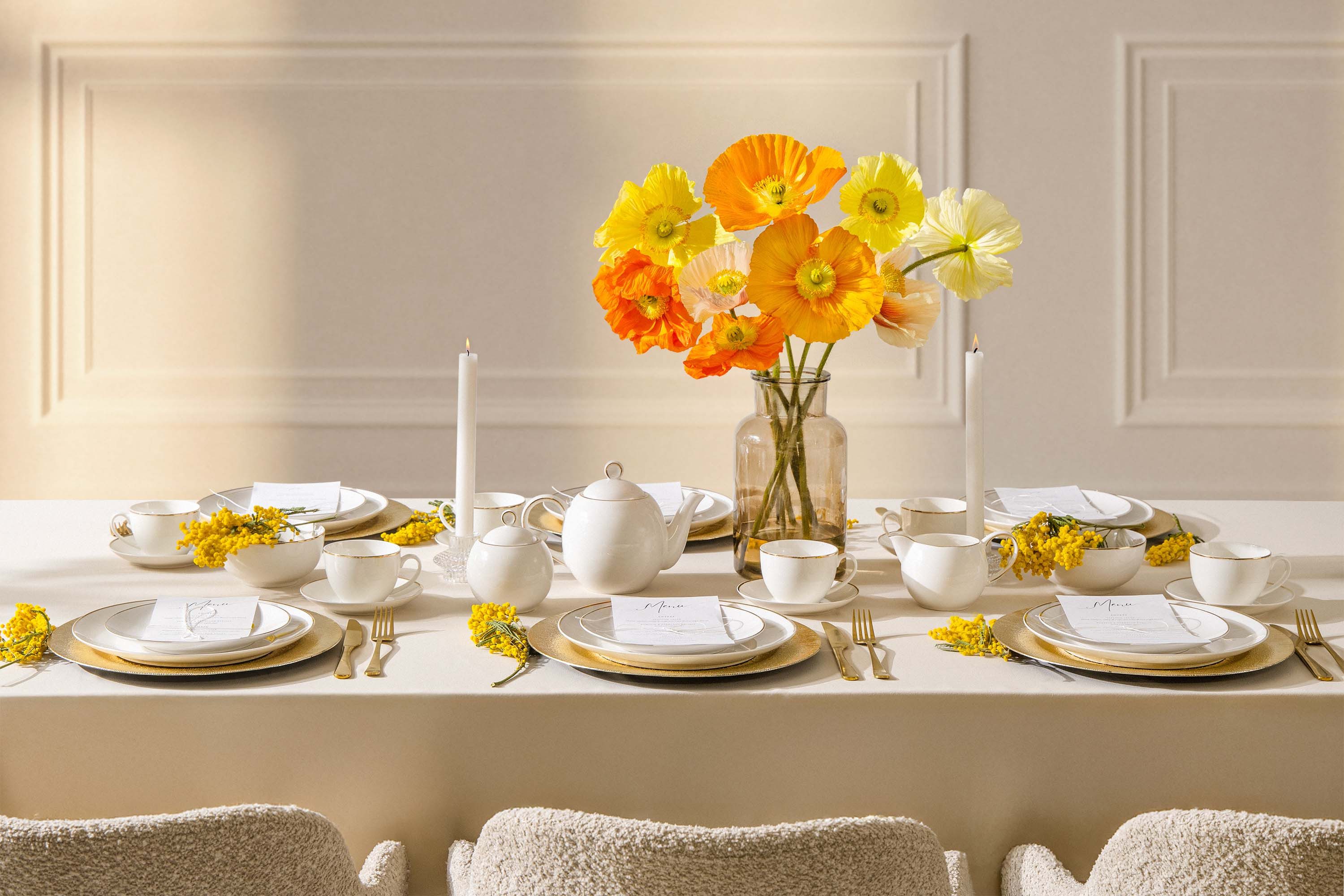 KONSIMO® Milchkännchen AD BELLA Milchkrug, Milchkanne, Hartporzellan, zeitloses Design, 300 l, Porzellan, ecru Farbe mit Goldlinie, Handwäsche empfohlen