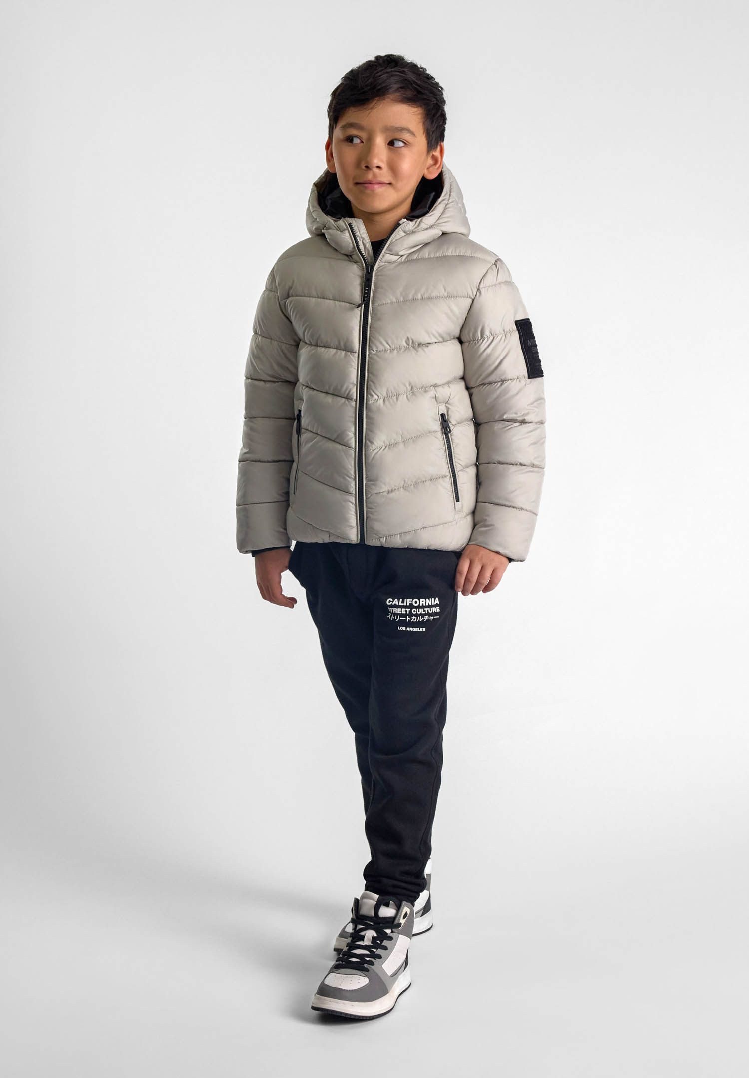 MINOTI Winterjacke Steppjacke mit Kapuze und reflektierendem Print (2y-14y)
