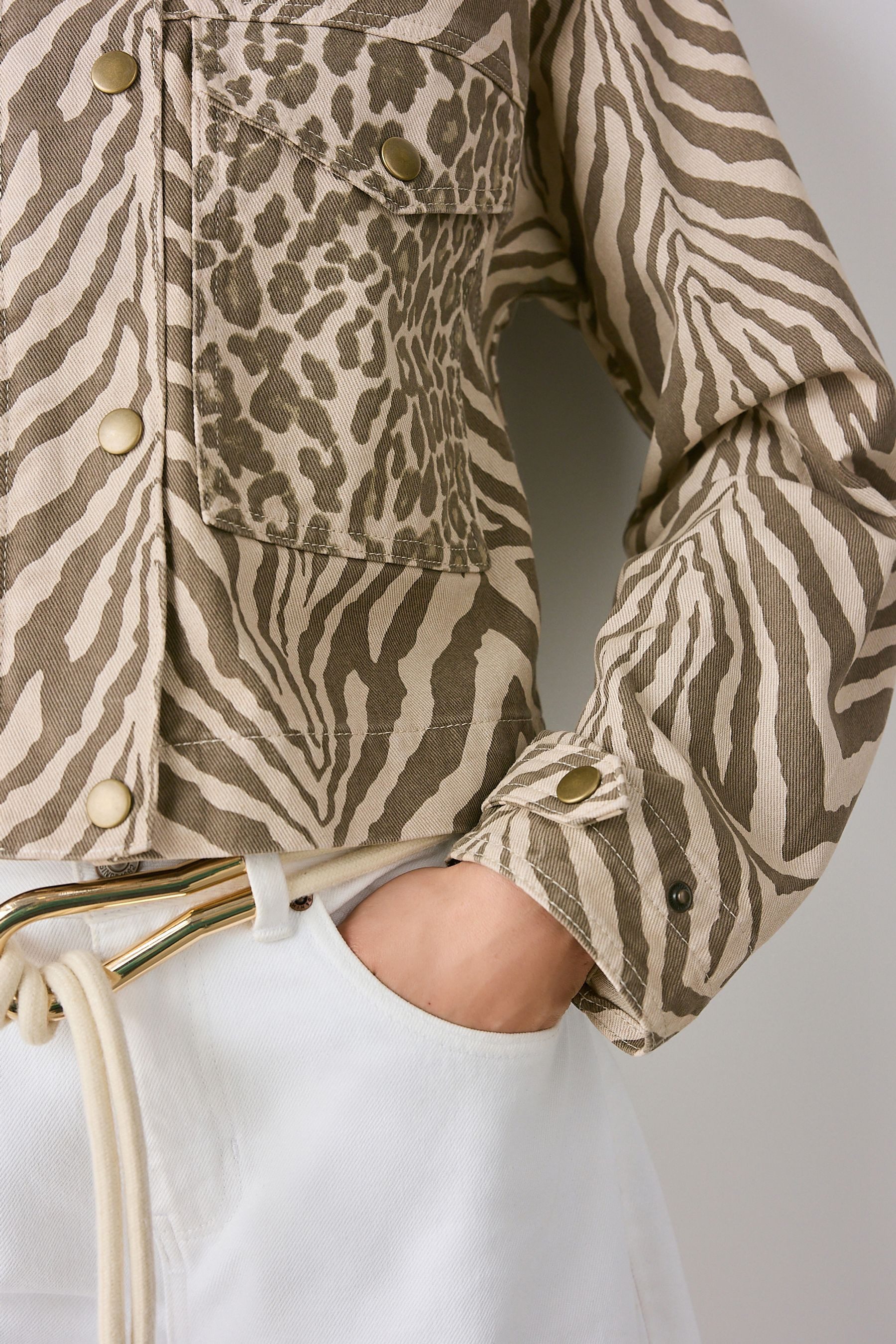 Next Kurzjacke Verkürzte Jacke mit Print aus 100 % Baumwolle (1-St)