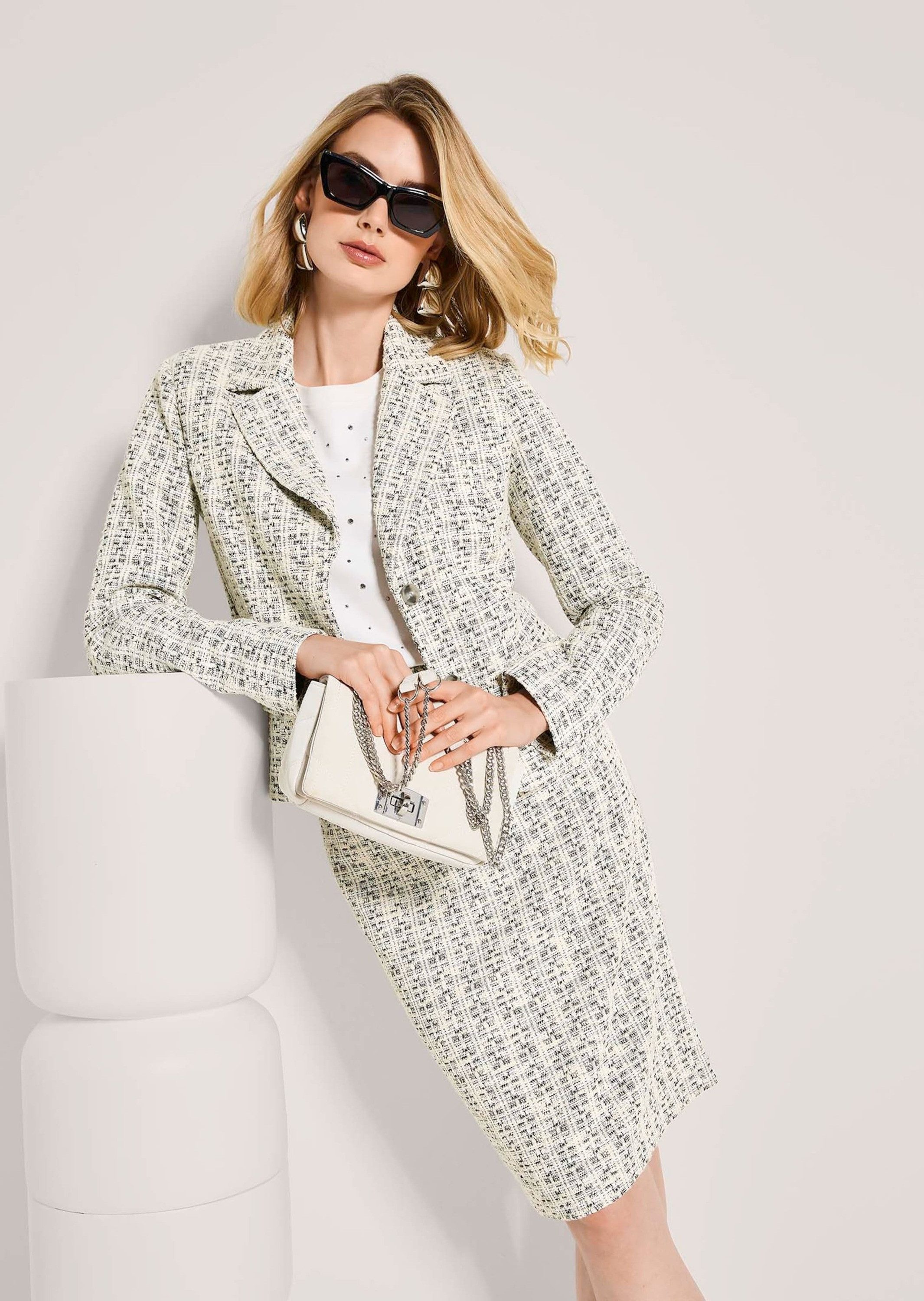 MADELEINE Kurzblazer Tweed-Blazer mit Reverskragen Jerseyblazer mit Reverskragen, Knopfverschluss, Taschen und Langarm – Bild 3 von 5