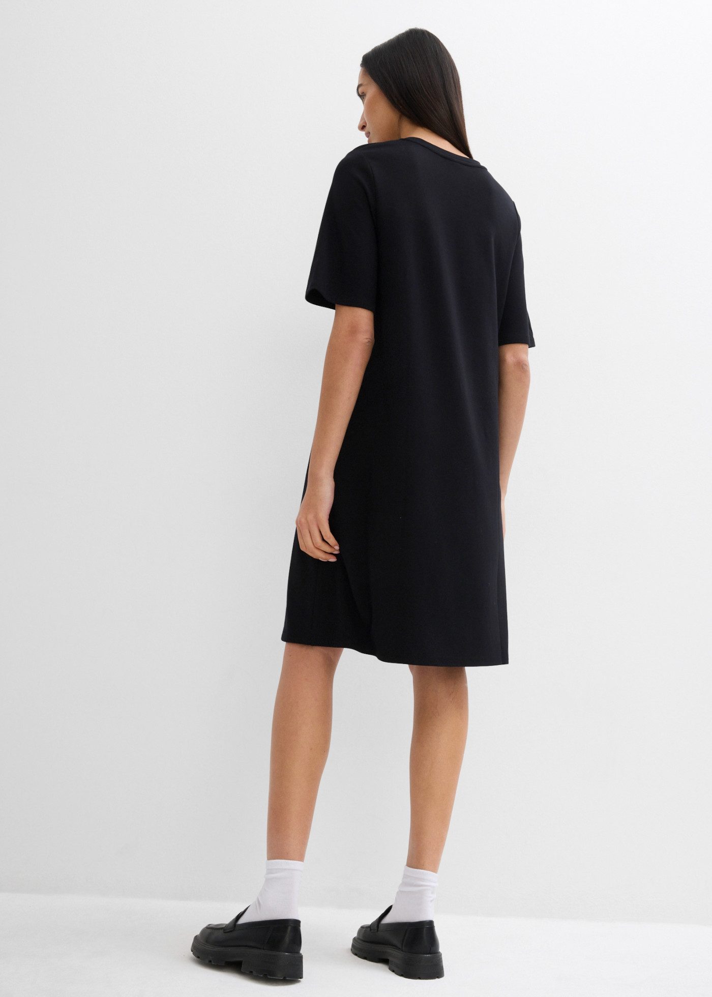 bonprix Shirtkleid lässige Passform, A-Linie, Kurzarm-Design, aus Viskose, ohne Kragen