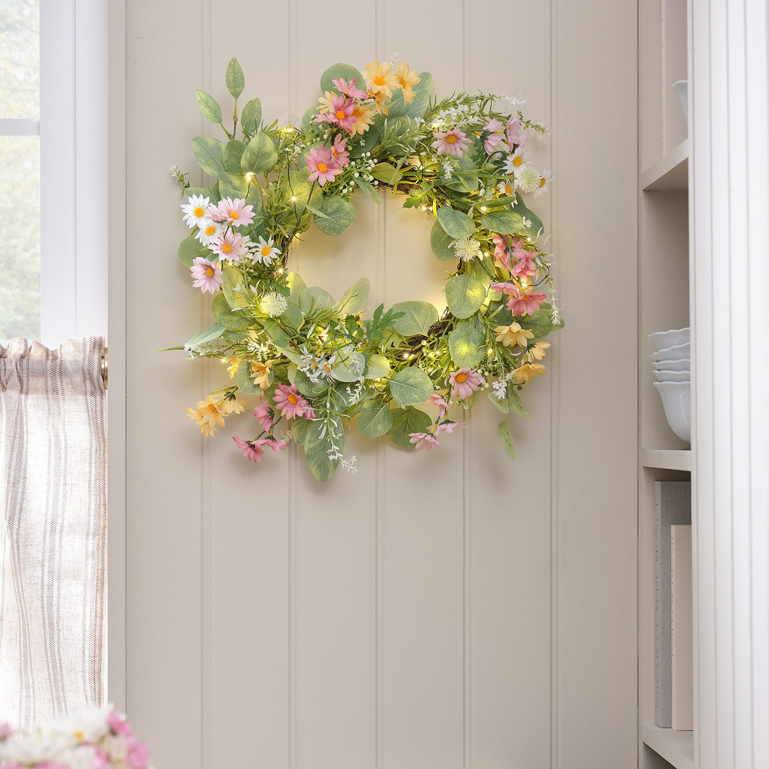 Lights4fun Dekokranz Beleuchteter 40cm LED‑Frühlingskranz mit Gänseblümchen & Timer