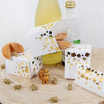 Logbuch-Verlag Geschenkbox 10 Geschenkboxen weiß gold foliert Kleeblätter (10 St), kleine Geschenkschachtel 8,5 x 6,5 x 5,5 cm