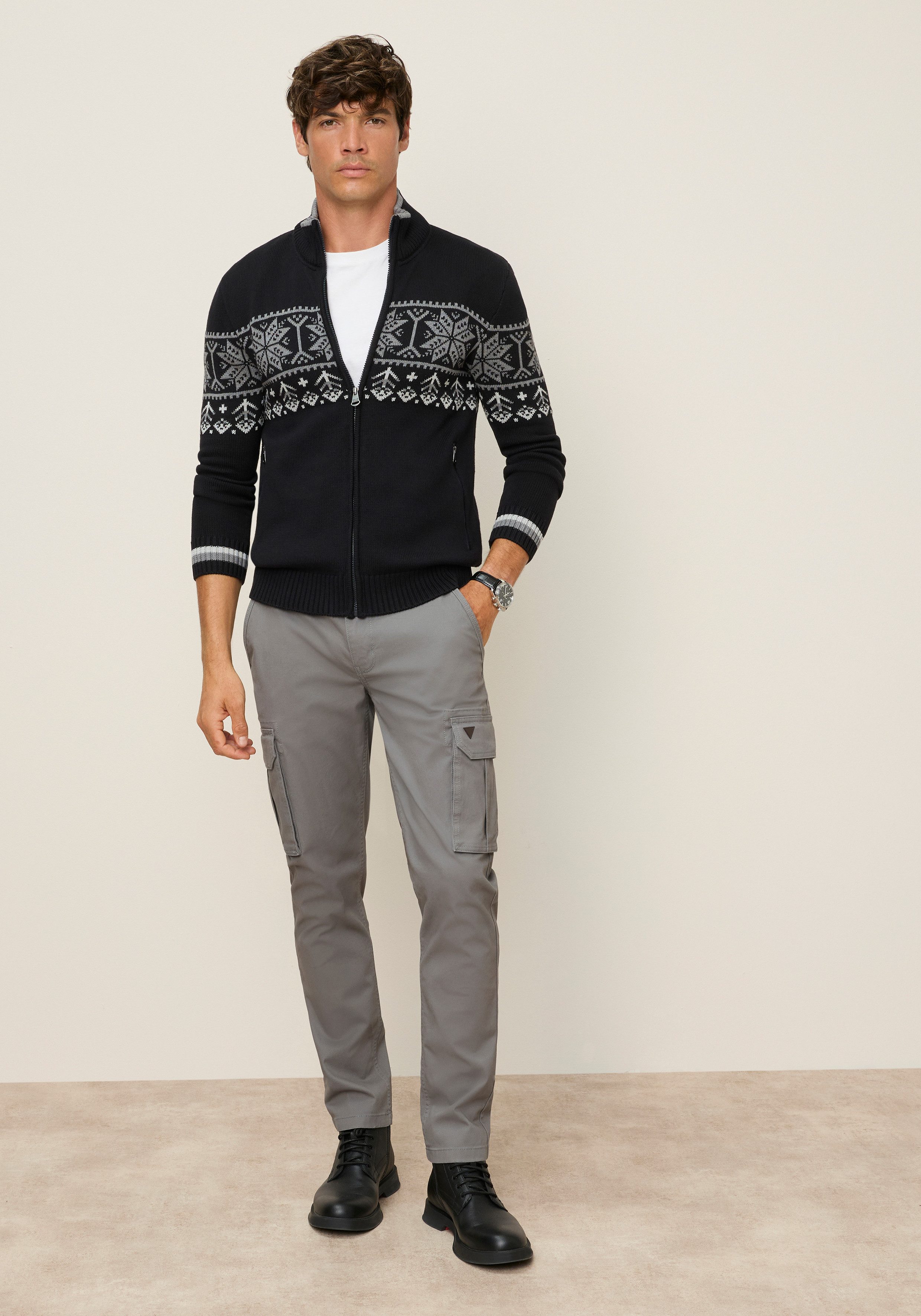 Zum Outfit 12