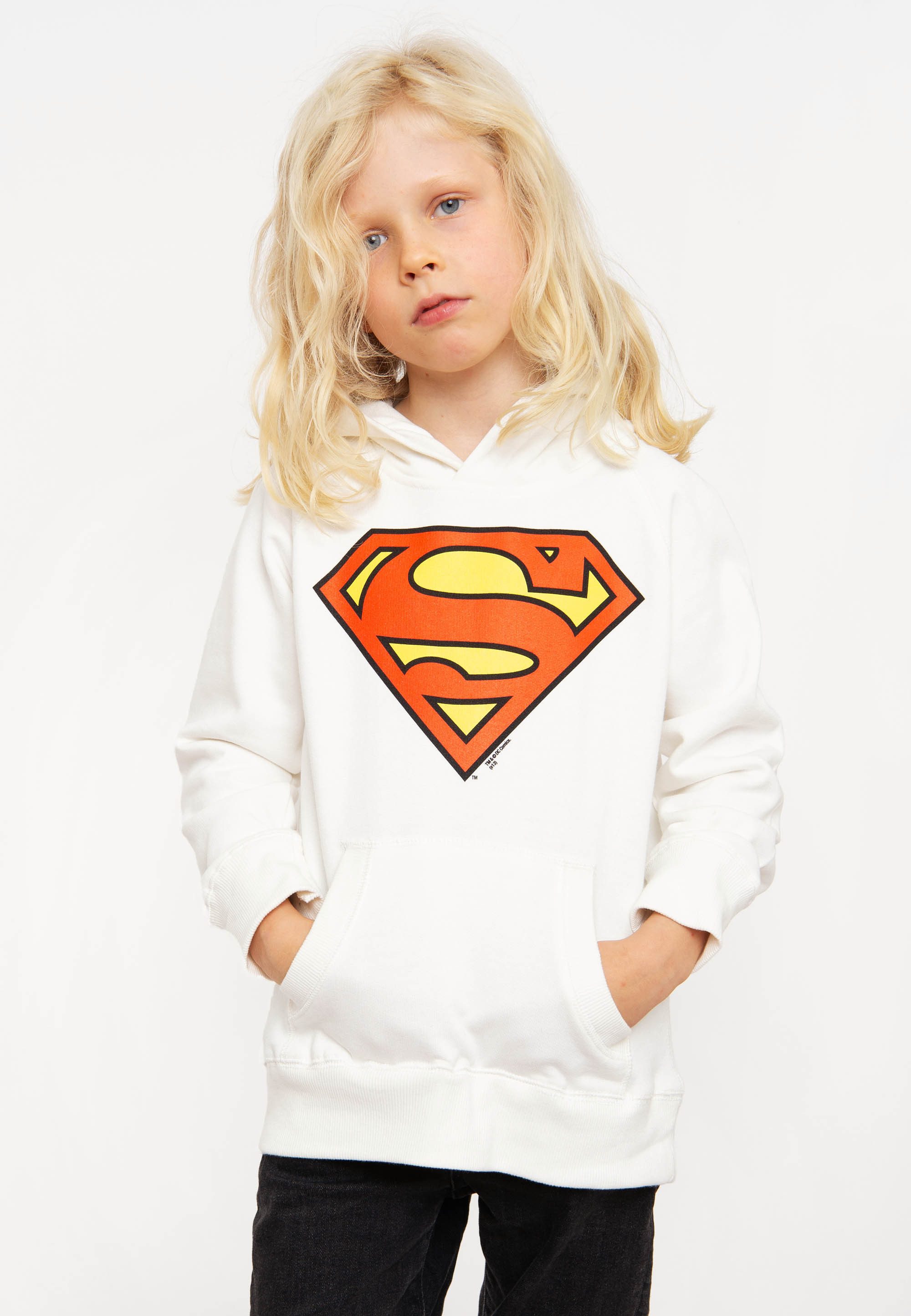 LOGOSHIRT Kapuzensweatshirt DC - Batman Logo mit stylischem Superman-Aufdruck