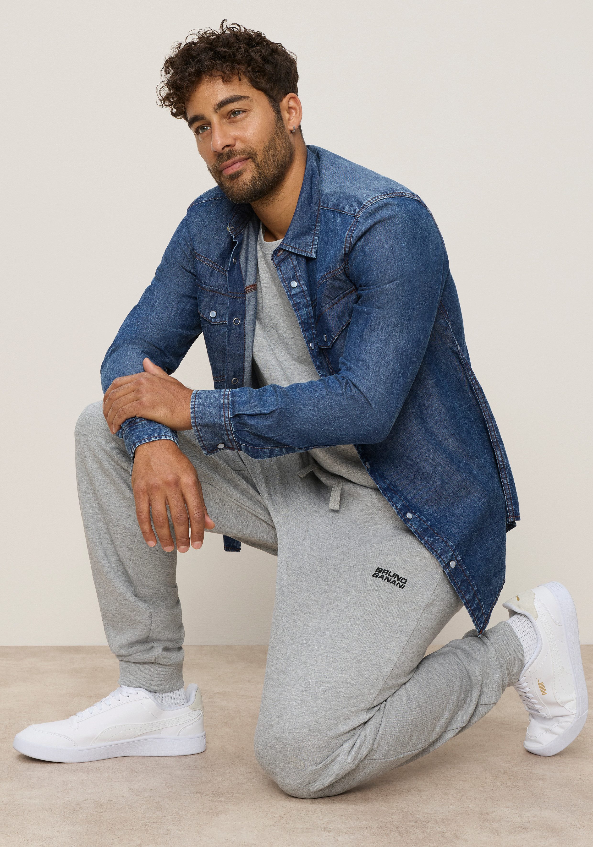 Bruno Banani Jogginghose Loose Fit lockerer Tapered-Fit, mit elastischem Rippbündchen am Beinabschluss