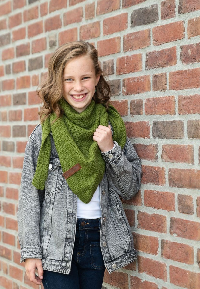 Knit Factory Schal Coco Dreiecksschals 140x60 cm Glatt Grün, (1-St), Schal Strickschal Umhängetuch Tuch Strickware