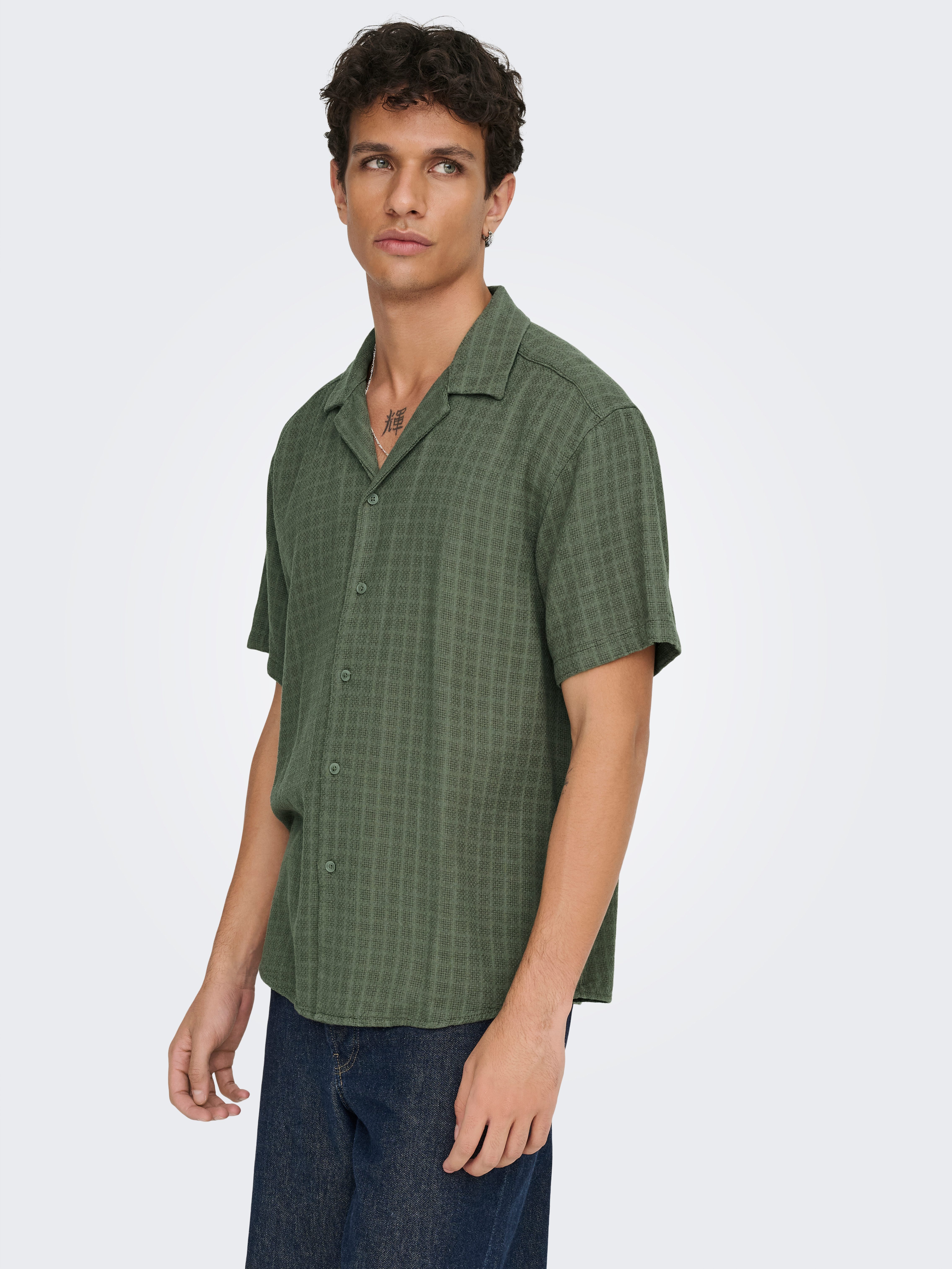 ONLY & SONS Kurzarmhemd ONSLATHAM RLXSS RESORT LINEN STRUC 0257 Viskose mit Leinen, normal geschnitten
