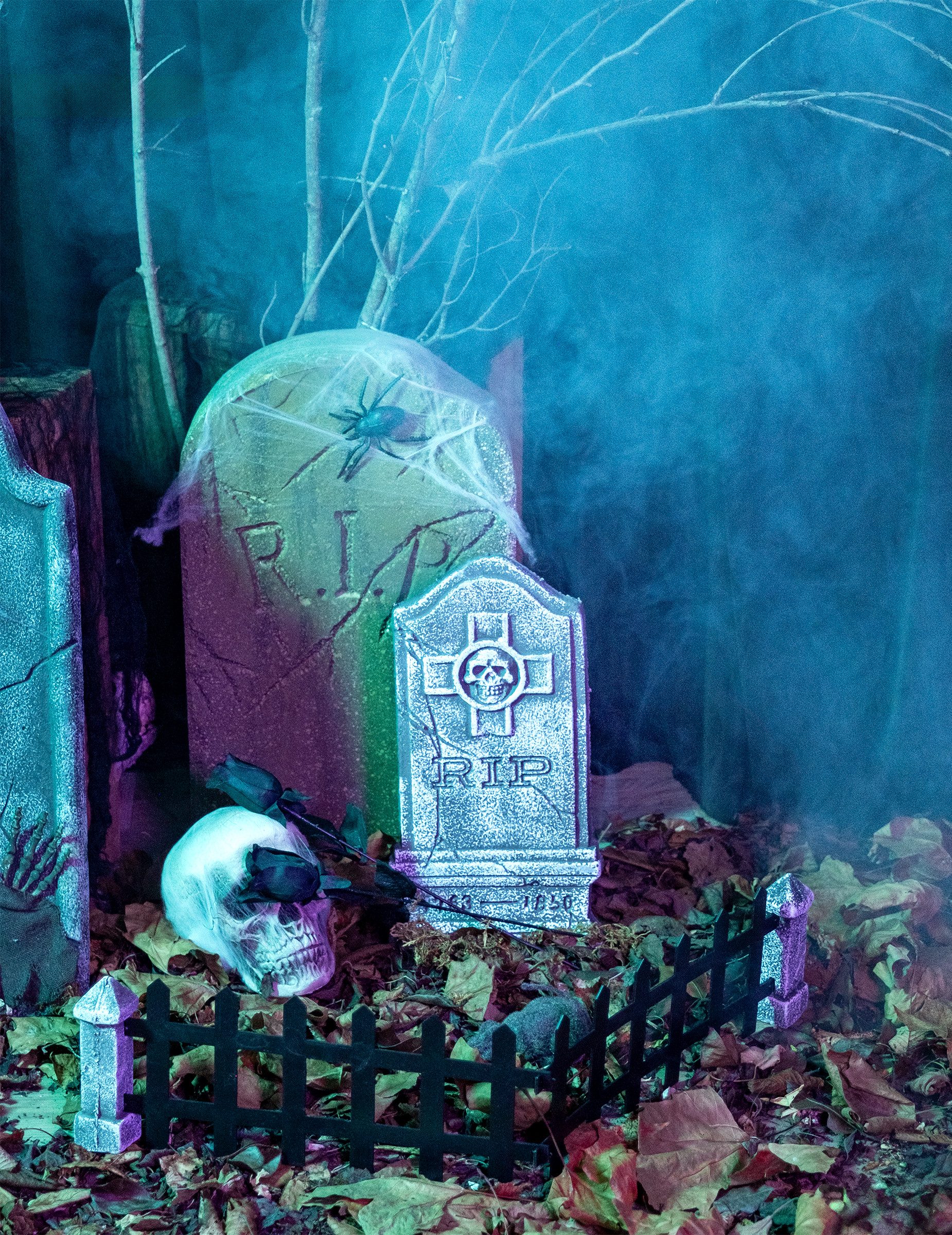 Smiffys Monster-Kostüm Friedhof Grabstein Skelett Halloween Partydeko-Set 21-teilig bunt