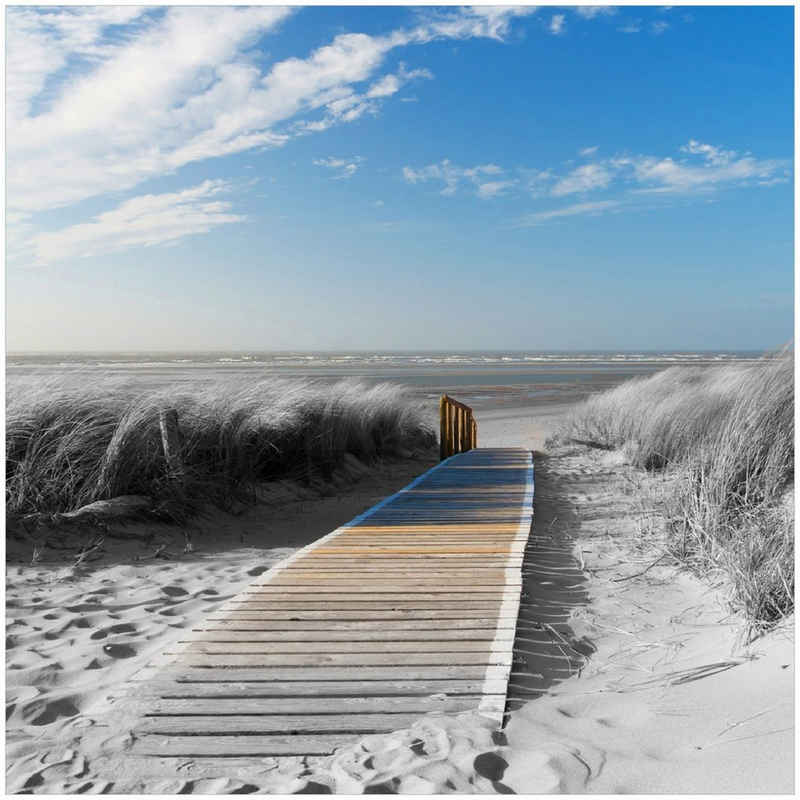 Wallario Memoboard »Auf dem Holzweg zum Strand in schwarz-weiß Optik«