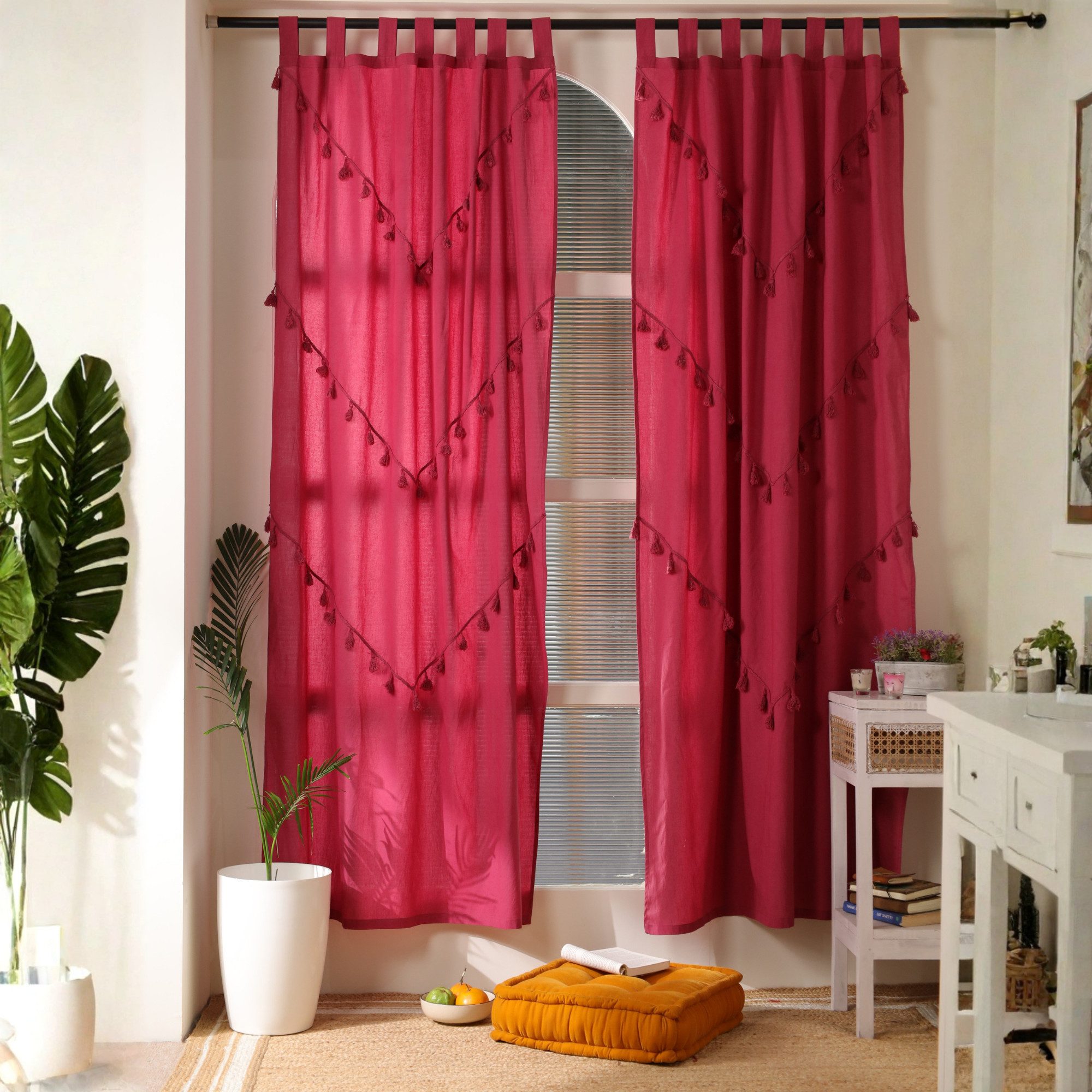 Karmandala Gardine Boho Vorhang mit Quasten Einfarbige Gardinen mit Fransen 2er-Set, Schlaufen, Moderne Boho Gardinen aus Baumwolle, Vorhang Set mit Aufhängeschlaufen