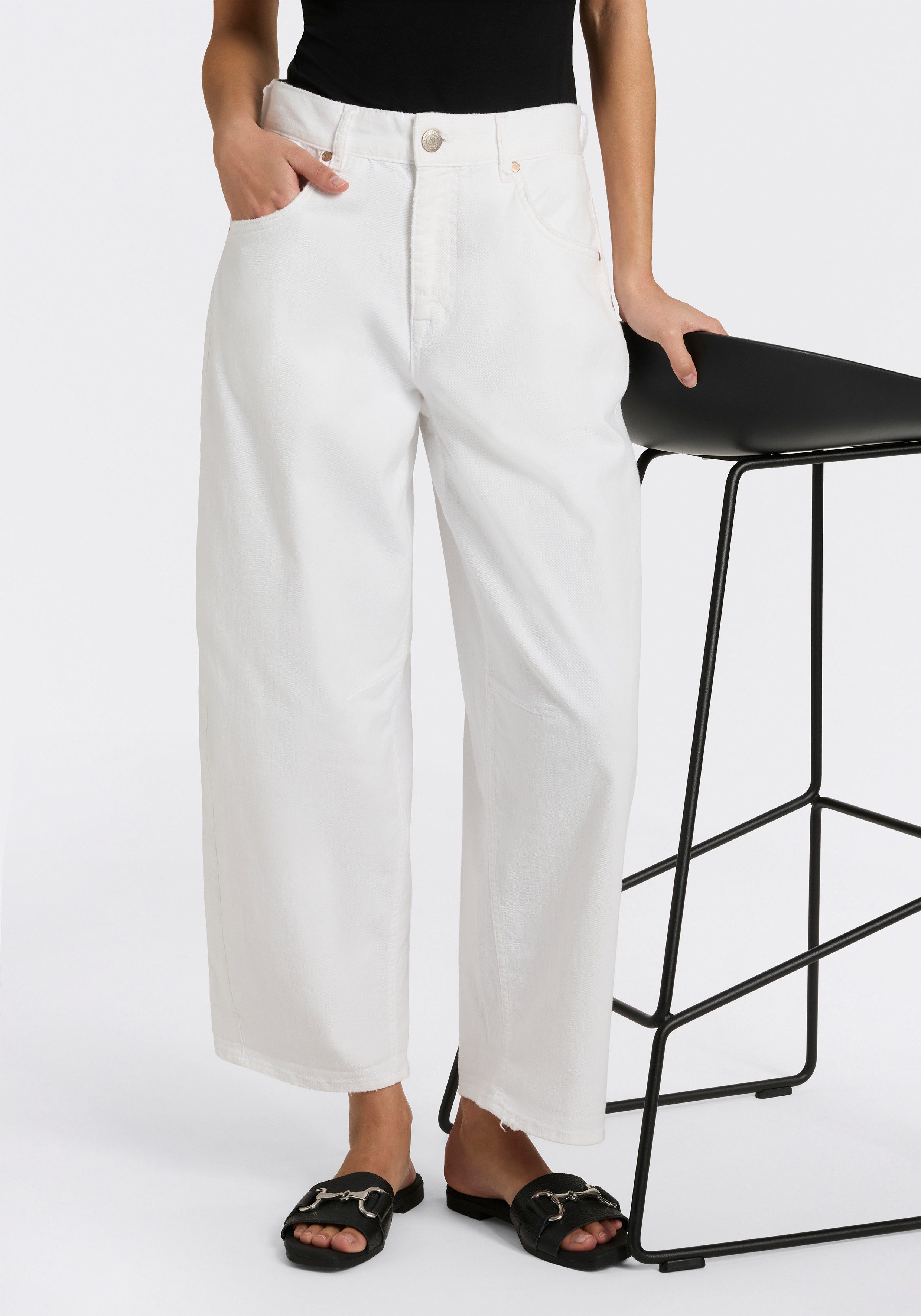 Herrlicher 5-Pocket-Jeans Barrow Denim White Stretch im Barrel Fit, Abnäher