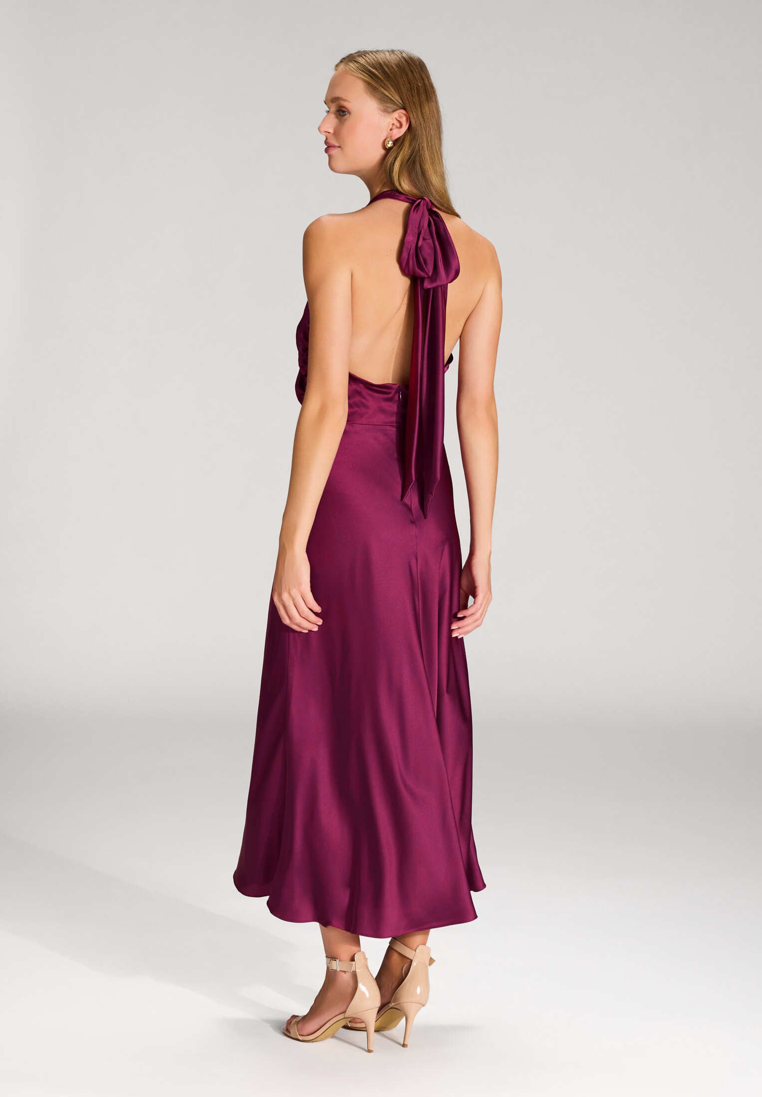 Hey Kyla Cocktailkleid - Midikleid aus Satin mit Rückenausschnitt Figurbeto günstig online kaufen