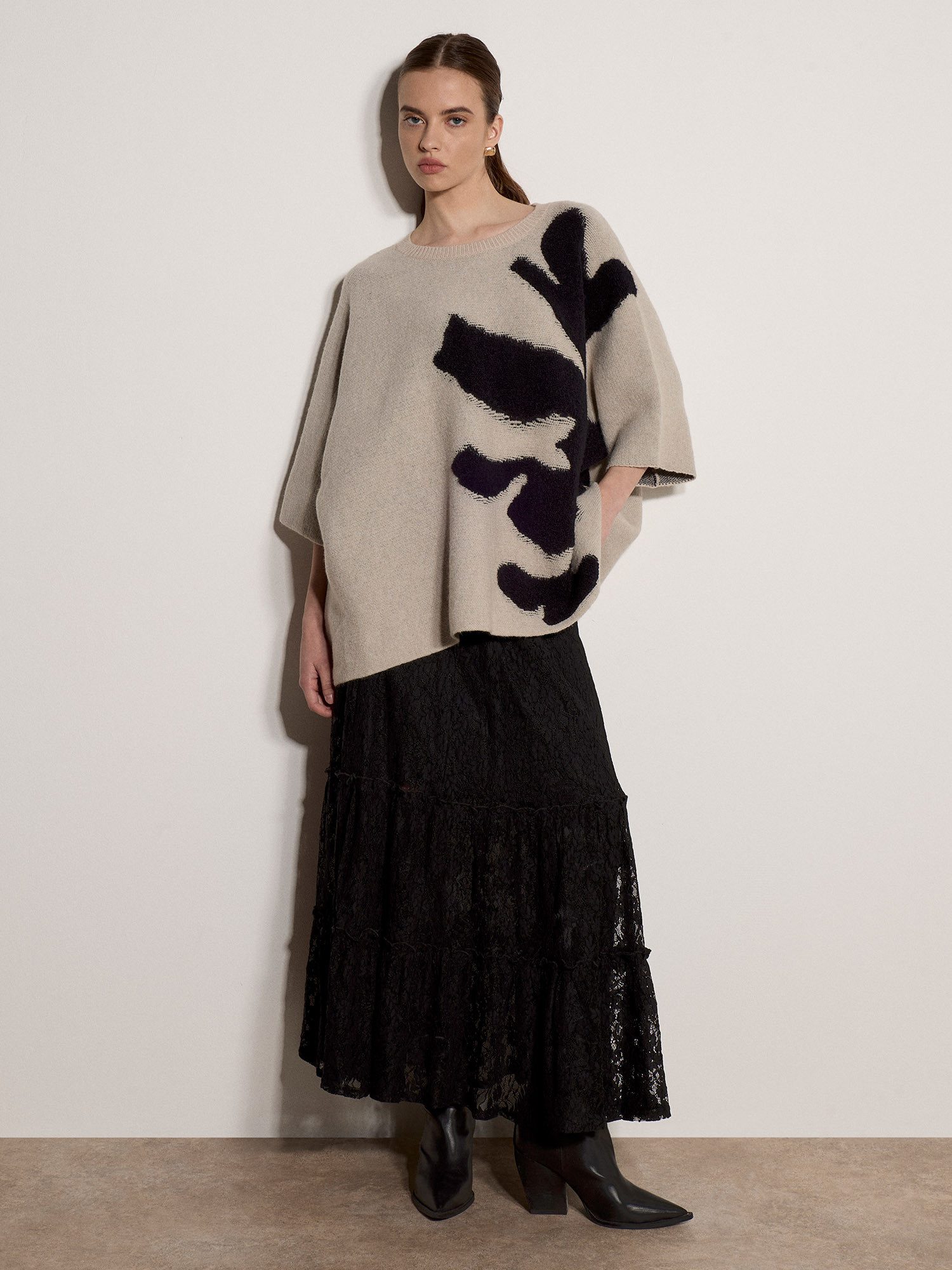 Apricot Strickpullover Oversize-Cape-Pullover mit abstraktem Blumenmuster