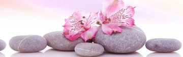 wandmotiv24 Küchenrückwand Steine Linien Spiegelung Rosa Blüten, (1-tlg), Premium Hartschaum Nischenrückwand in versch. Größen