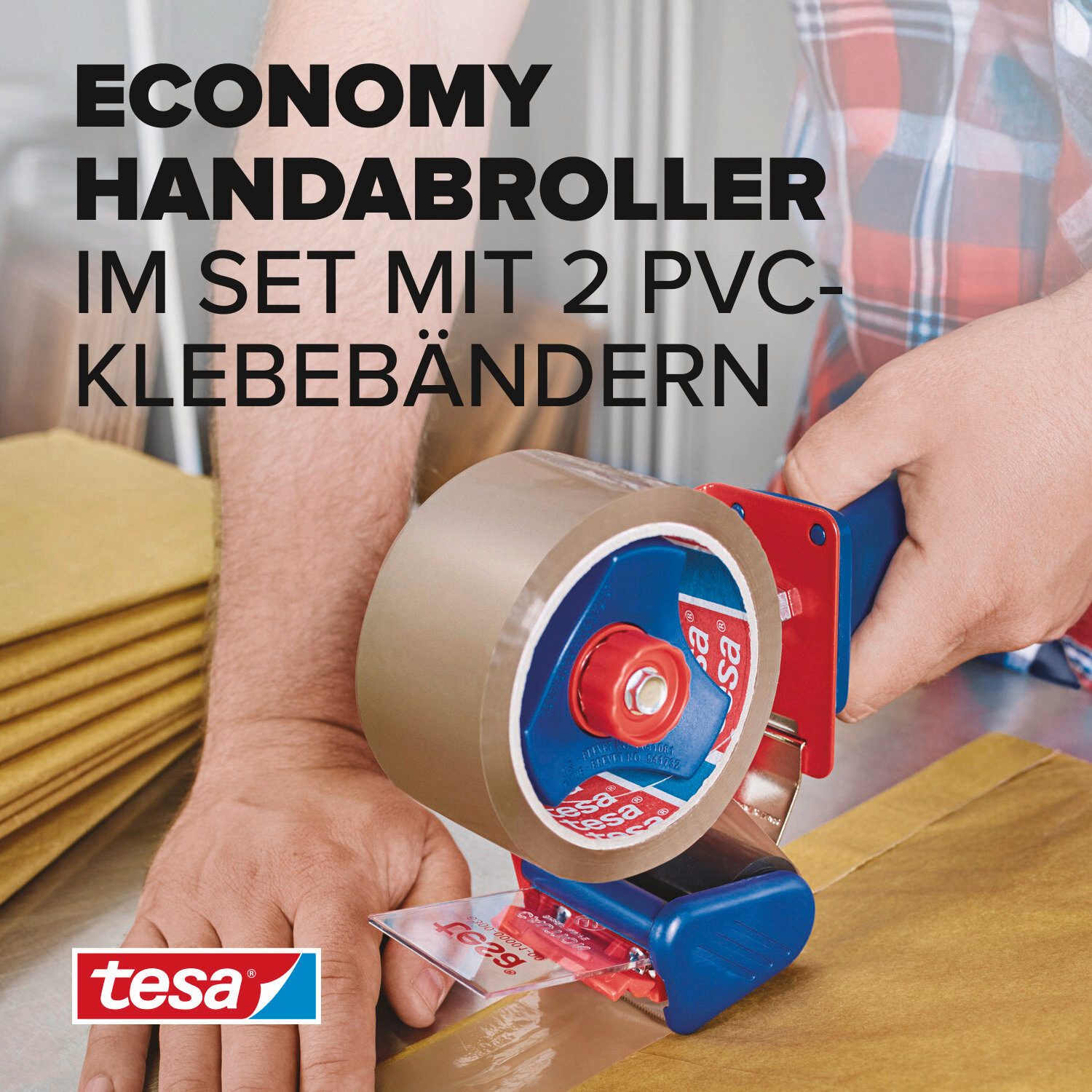 tesa Klebeband tesapack Handabroller inkl. 2 Rollen Paketband - für Packband bis 50mm (Packung, 1-St., Packband Abroller inkl. 2 Rollen Paketband) Packbandabroller für leichtes & sicheres Verpacken - blau / rot