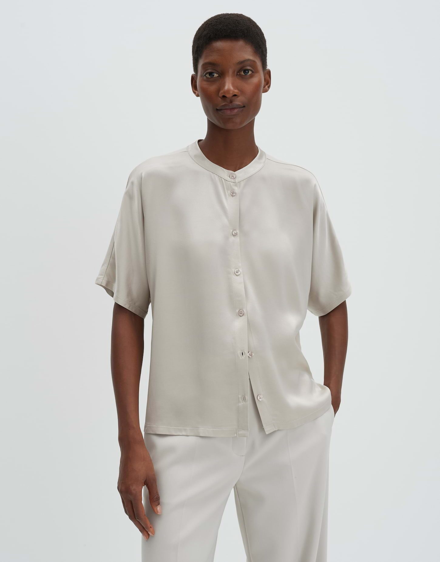 someday Kurzarmshirt Kensi mit Stehkragen Stehkragen und Knopfleiste, fließend im Fall