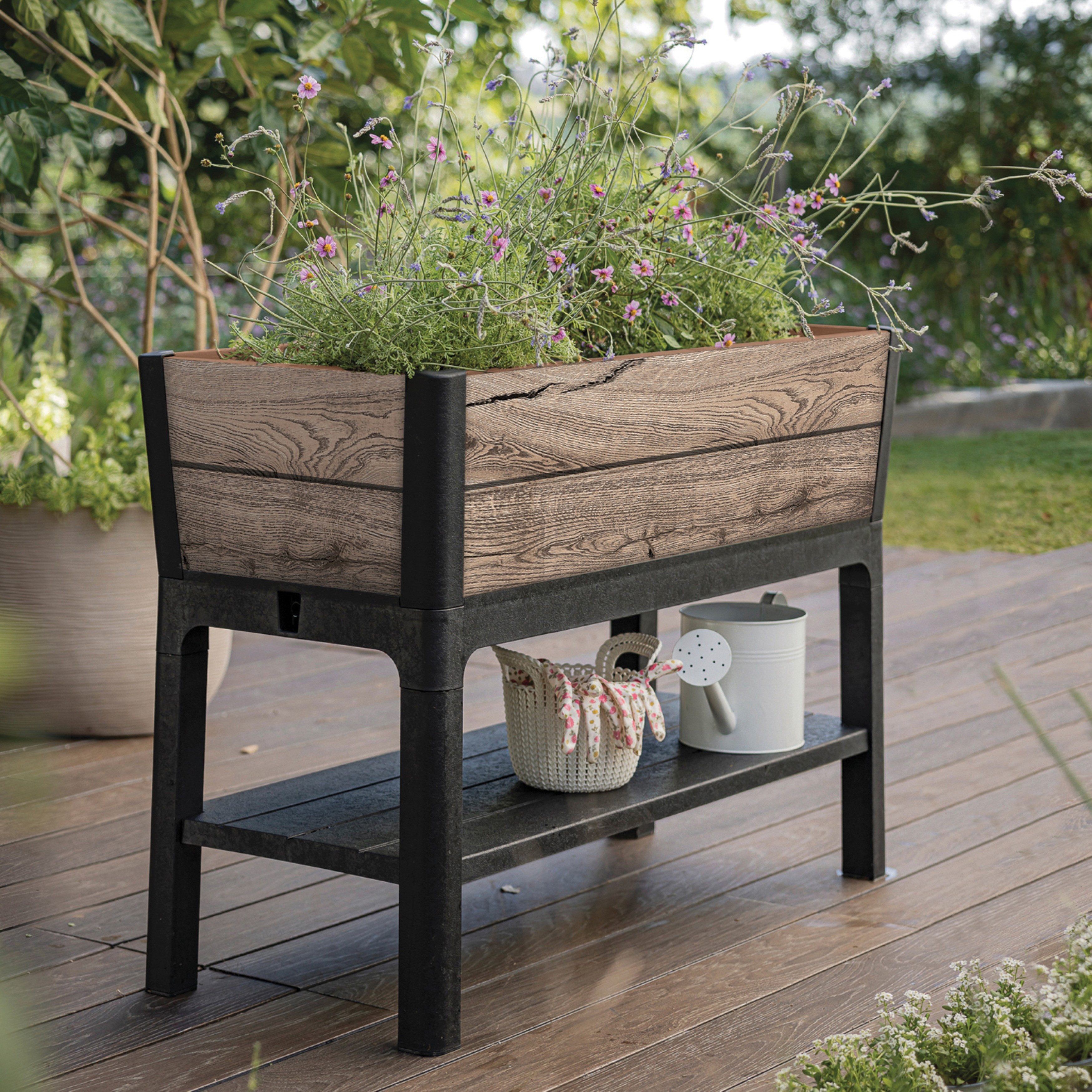 Koll Living Hochbeet Darwin in natürlicher Holzoptik Pinie mit Bewässerungssystem (Bewässerungssystem und Ablaufstopfen für optimale Bodenfeuchtigkeit), ergonomische Arbeitshöhe, mit Ablagefläche