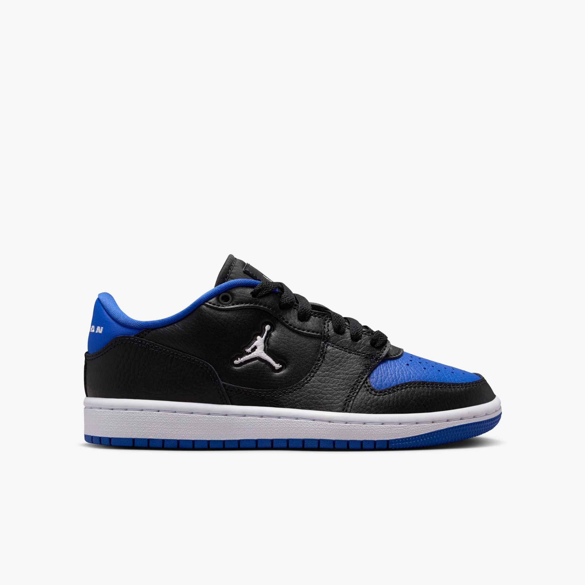 Jordan Jordan Court Connect Low Sneaker inspiriert vom Look des Air Jordan 1