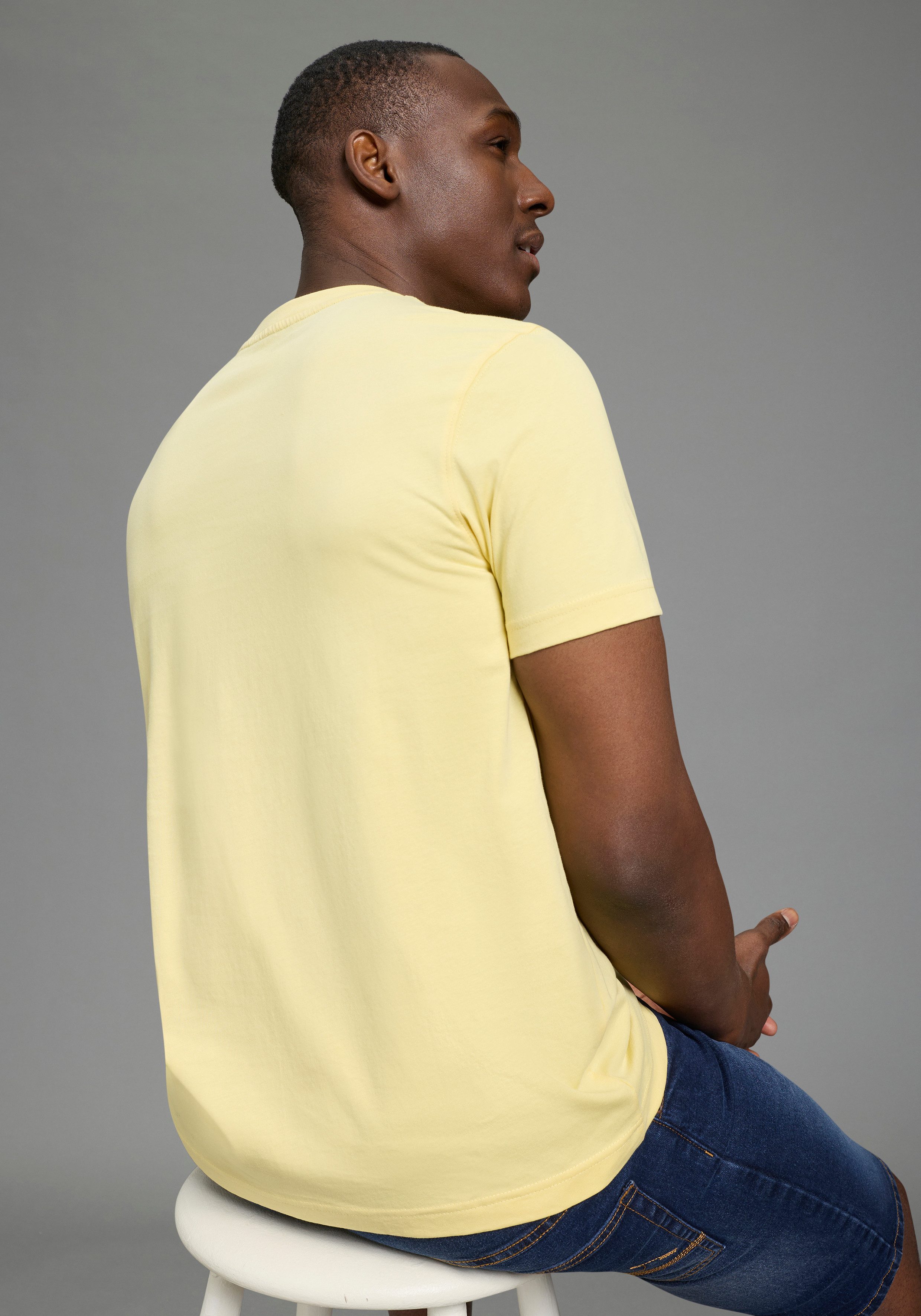 DELMAO Rundhalsshirt Neue Kollektion! normale Passform, kurzarm, bedruckt, günstig online kaufen