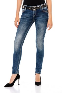 Cipo & Baxx Bequeme Jeans mit Steinchenbesatz und Markenstickerei
