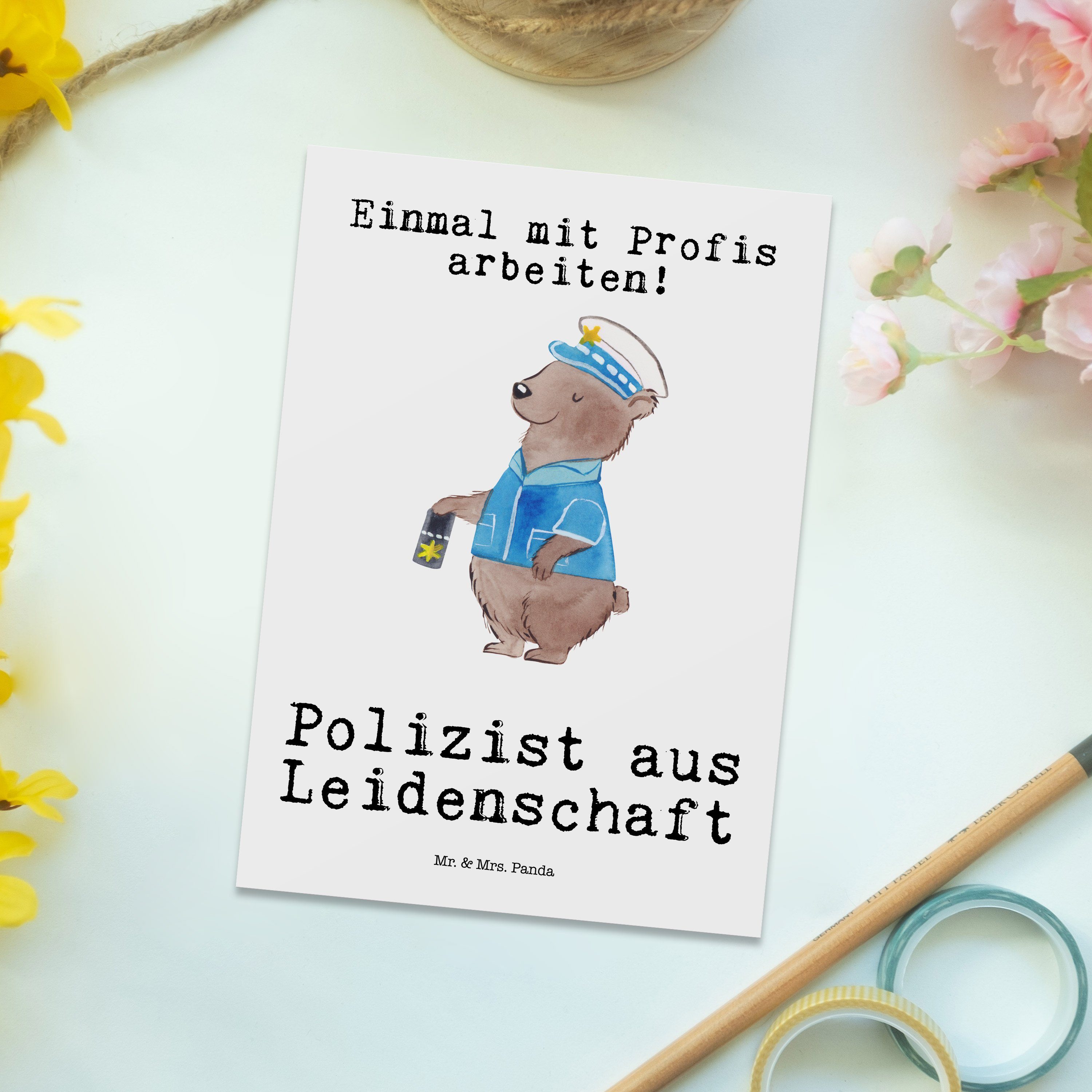 Mr. & Mrs. Panda Postkarte Studium Polizeibeamter, aus Leidenschaft Polizist - Weiß Geschenk, 