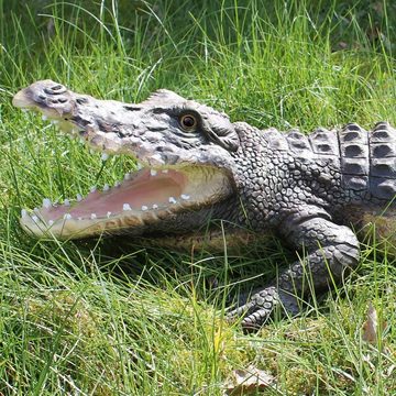 colourliving Tierfigur Krokodil Dekofigur Cord, Handbemaltes Deko Krokodil Gartenfigur (1 St), detailgetreu, realistisch, mit Filzplättchen