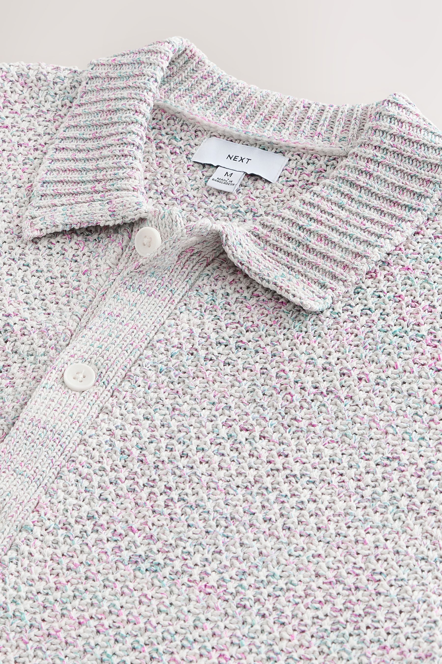 Next Kurzarmhemd Regular Fit Strickhemd mit Drehdetail (1-tlg) – Bild 4 von 5