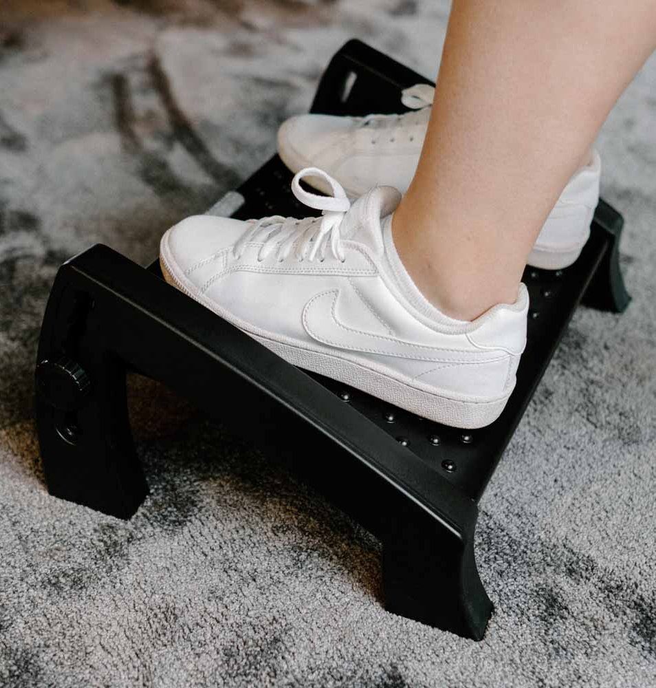 Swedish Posture Fußstütze »ERGONOMIC FOOT REST - für eine entspannte  Sitzhaltung«, in 6 Stufen verstellbar, integrierte Massagefunktion online  kaufen | OTTO