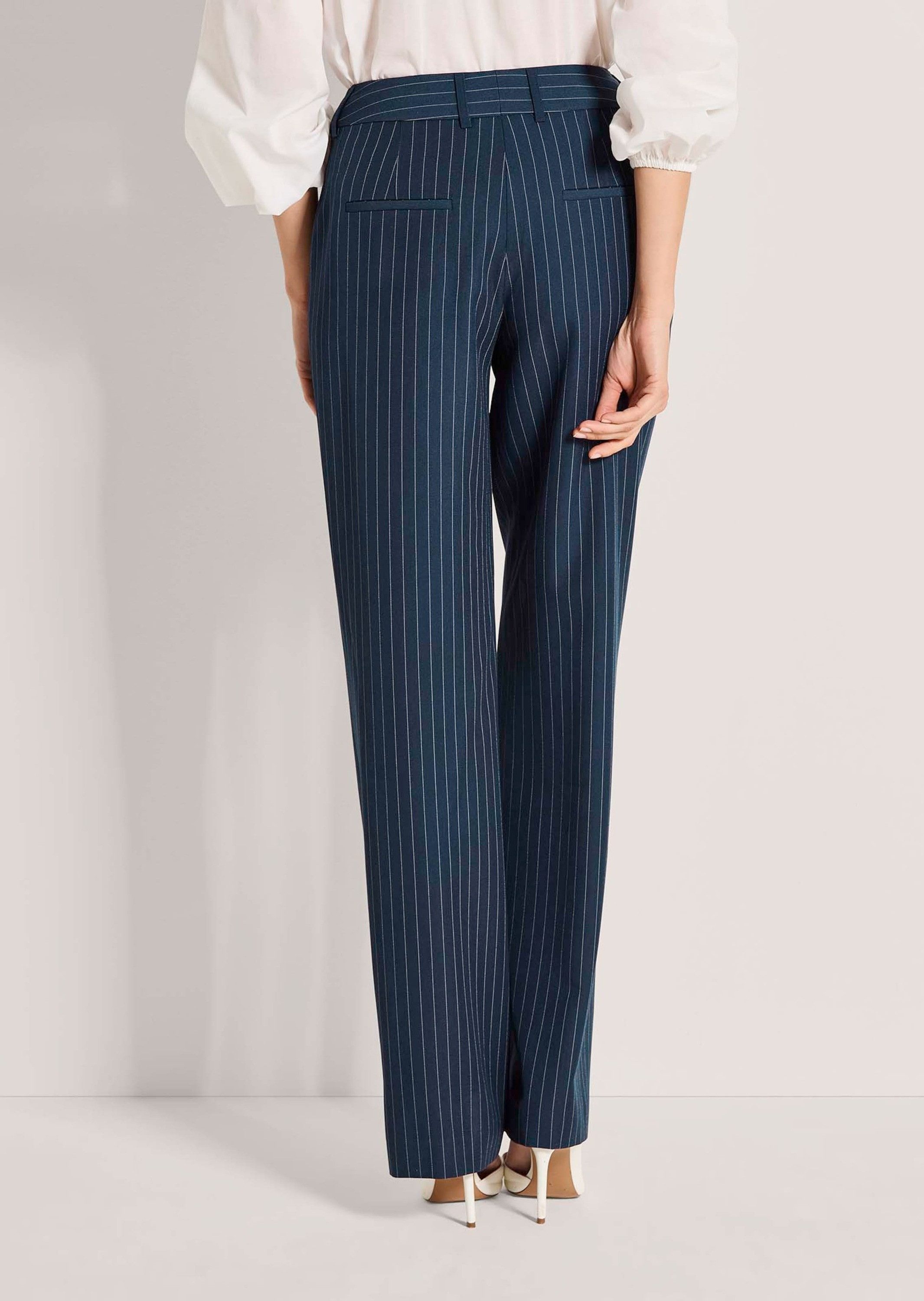 MADELEINE Stoffhose Kurzgröße: Stoffhose mit Nadelstreifen Viskosehose mit Formbund, Gürtelschlaufen, Taschen und Knöchellänge