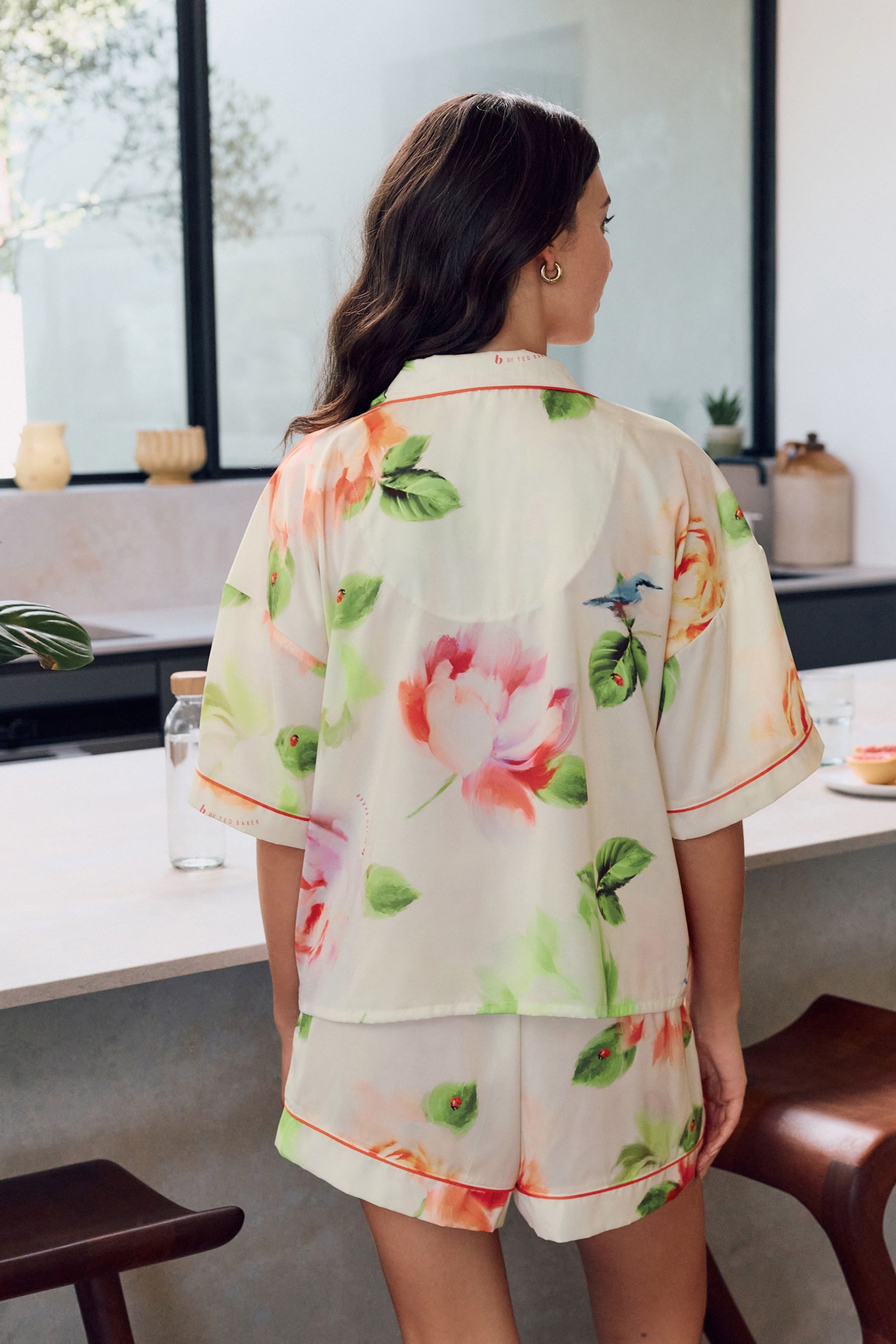 B by Ted Baker Pyjama B by Ted Baker Shorts-Set aus Satin mit Knöpfen (2 tl günstig online kaufen