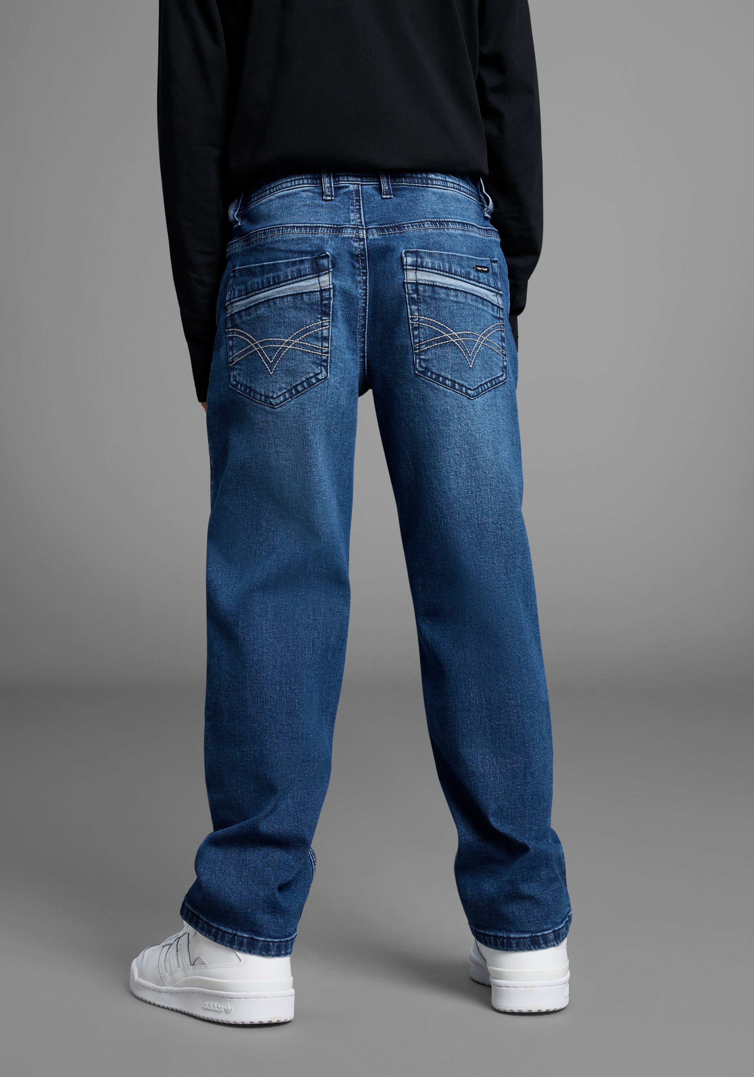 Bruno Banani Loose-fit-Jeans Stretchjeans in gerader Form für Jungen Für TEENS. Lässige Jeans