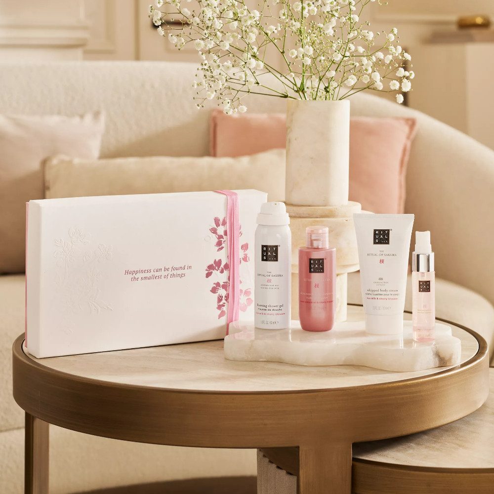 Rituals Pflege-Geschenkset Rituals The Ritual of Sakura Geschenkset 4-teilig Reisegrößen, 4-tlg., Luxuriöse Hautpflege & Entspannung Duft