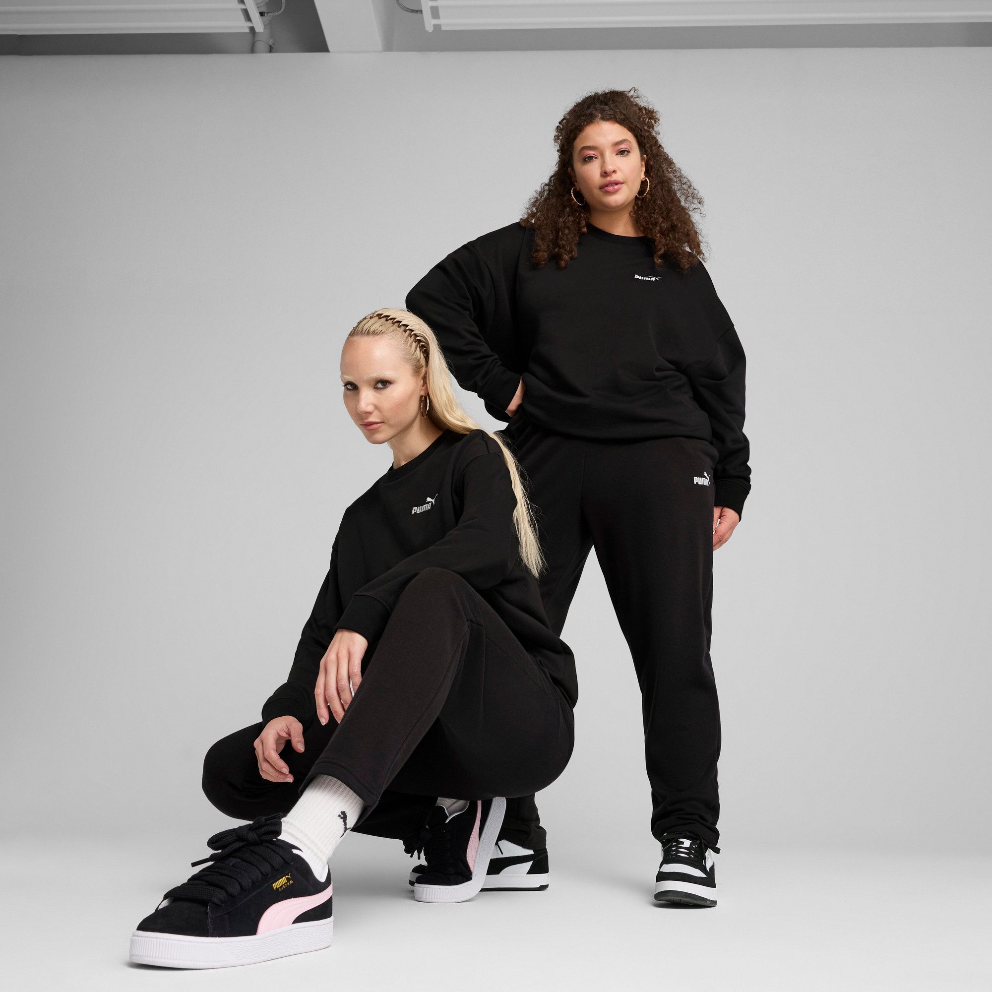 PUMA Trainingshose ESS SMALL NO 1 LOGO SWEATPANTS TR OP aus French Terry, mit Eingrifftaschen, Regular Fit