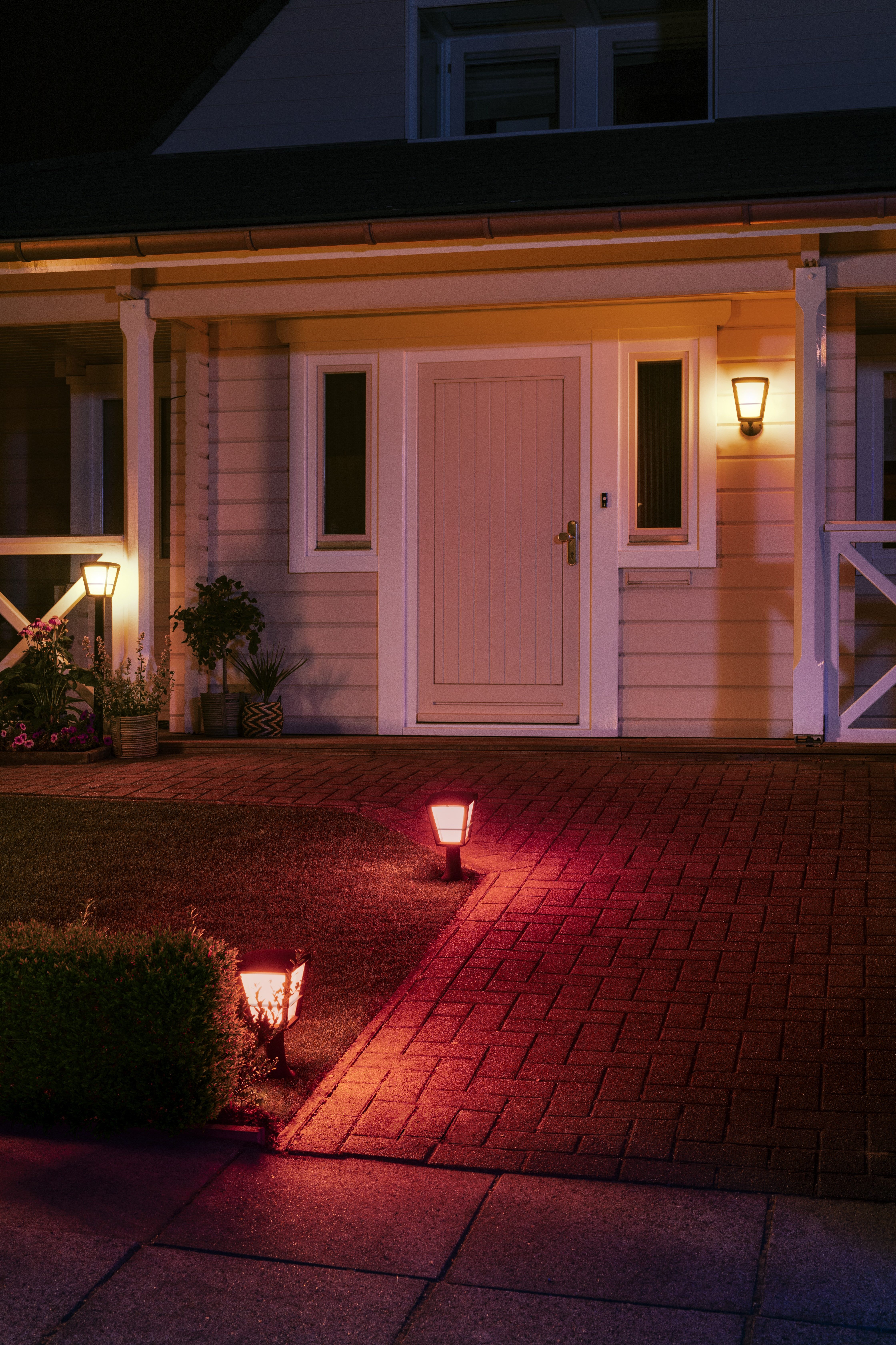 Philips Hue LED Sockelleuchte Outdoor White & Color Ambiance Econic schwarz, Abschaltautomatik, Bluetooth, CCT - über Fernbedienung, Dimmfunktion, Einschlafhilfe, Farbsteuerung, Farbwechsel, Memory, nach Trennung vom Netz, Nachtlichtfunktion, RGB, Smart Home, Timerfunktion, Weckerfunktion, dimmbar über Fernbedienung, mehrere Helligkeitsstufen, LED fest integriert, Farbwechsler, RGB, warmweiß - kaltweiß, Steuerbar per App und Stimme, Smart Home fähig, Farbfähig und Weißtöne