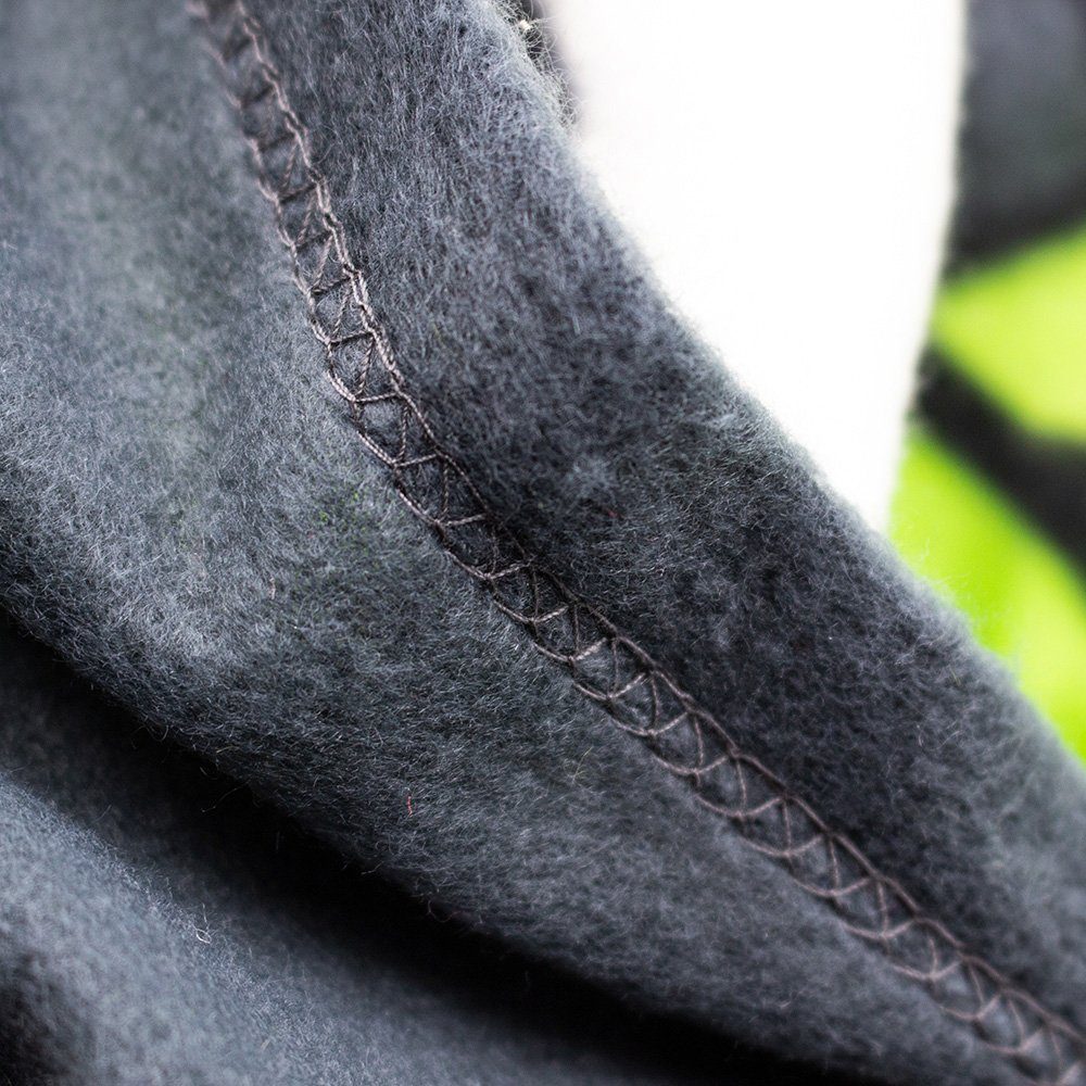 Wohndecke Fleecedecke Umarmung - Zonbi & Boo, Pummeleinhorn