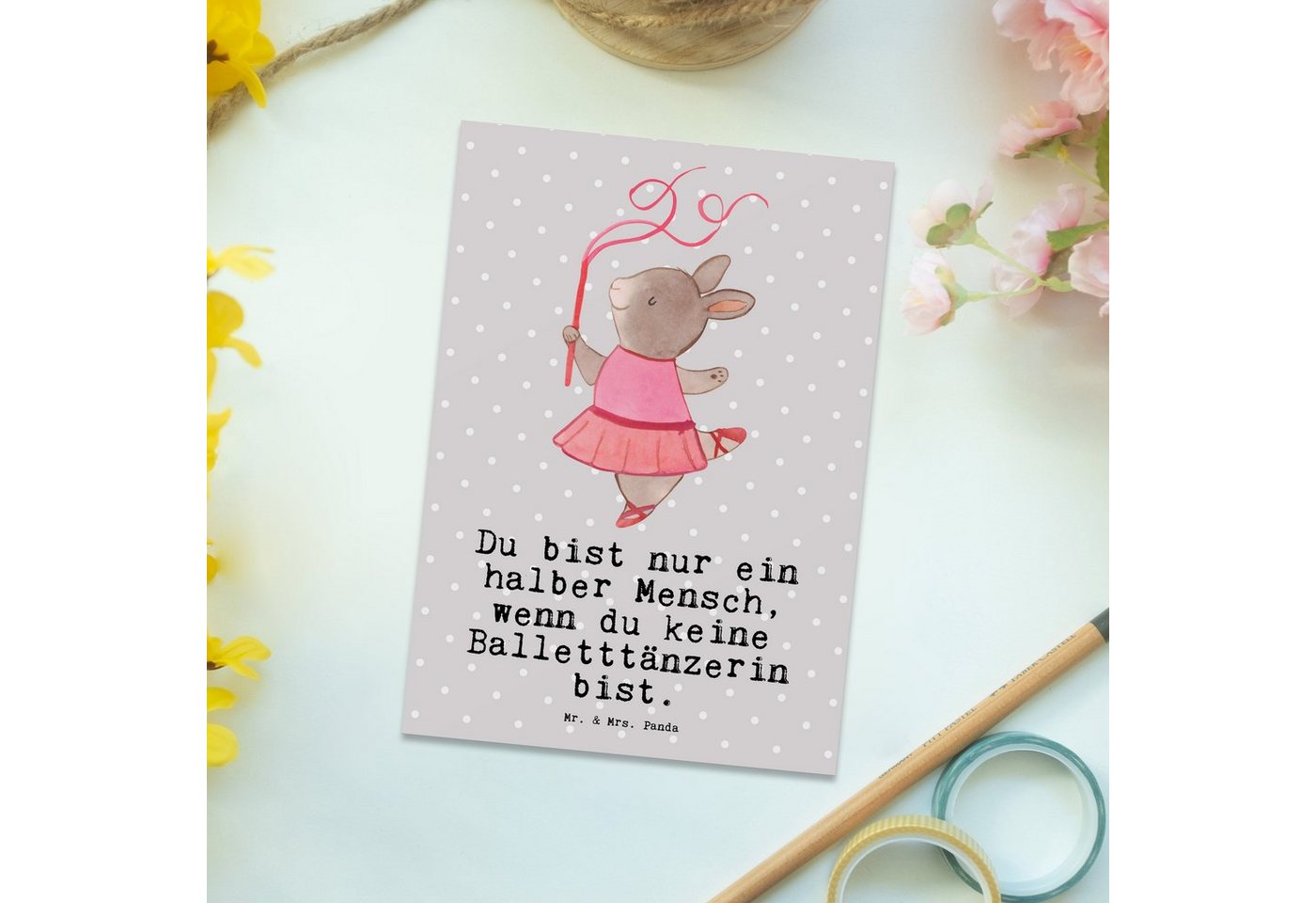 Thumbnail - Mr. & Mrs. Panda Postkarte Balletttänzerin Herz - Grau Pastell - Geschenk, Ballettunterricht, Ge, Glänzende Vorderseite