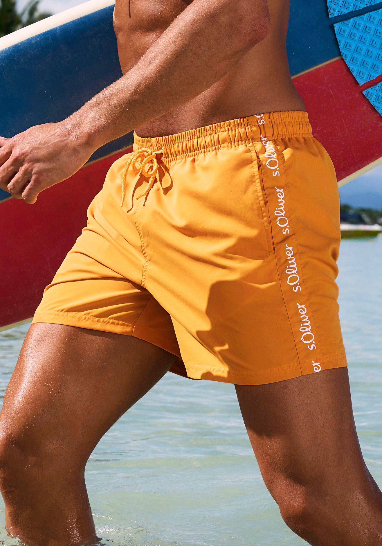 s.Oliver Badeshorts mit Markenschriftzügen – Bild 5 von 5