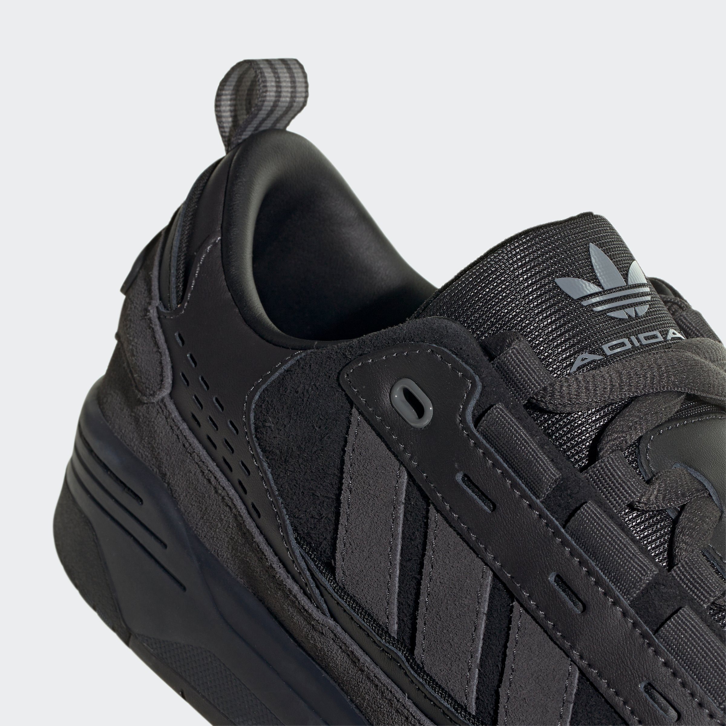 adidas Originals / Black Utility ADI2000 / Black Utility Sneaker Core Black