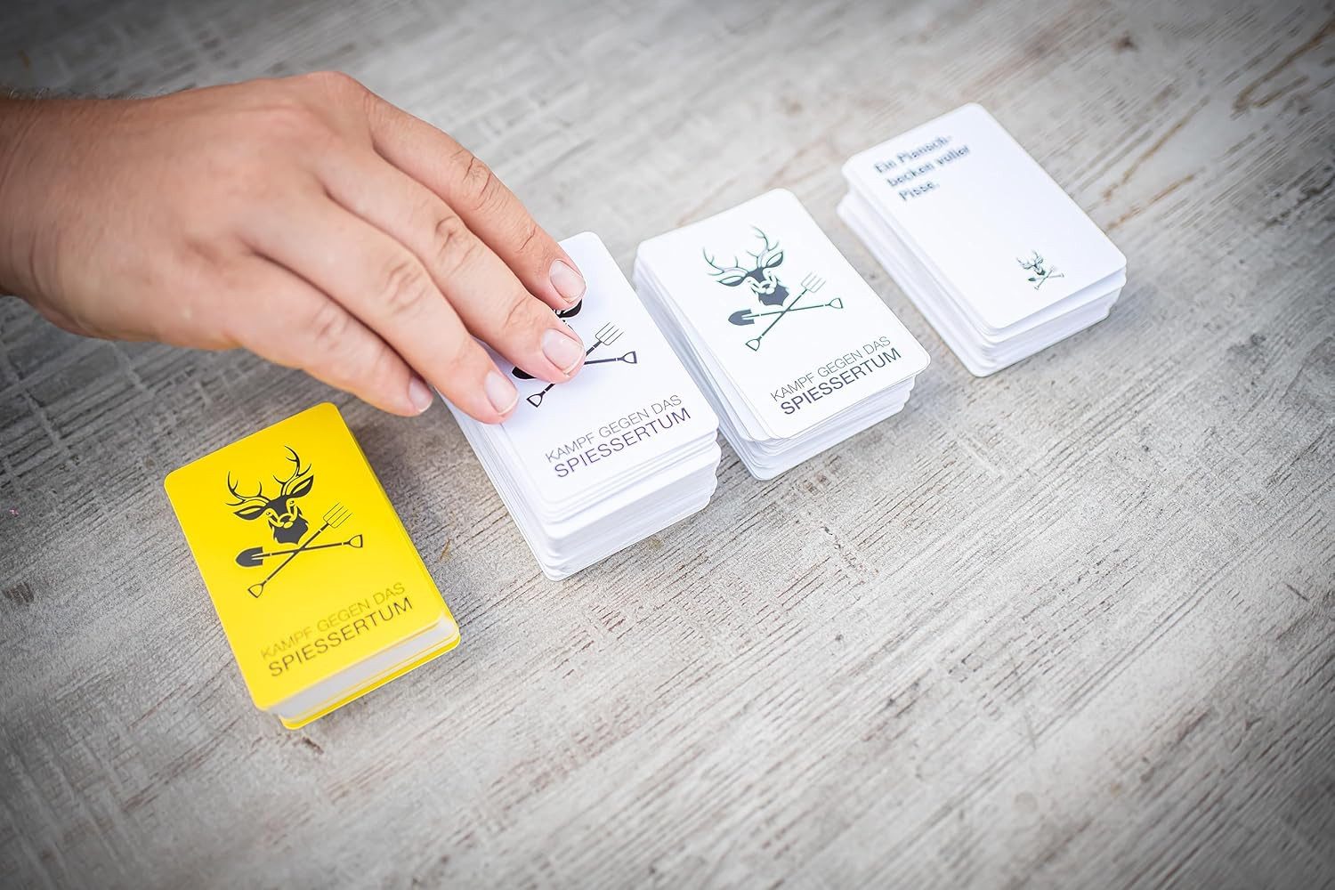 Kampfhummel Spiele Spiel Kampf gegen das Spießertum 4er Bundle für Menschen mit schwarzem Humor, KGS, Shot, Alu, Tabu, Hauptspiel + 3 Erweiterungen (Shot, Alu, Tabu) zum Schnäppchenpreis!
