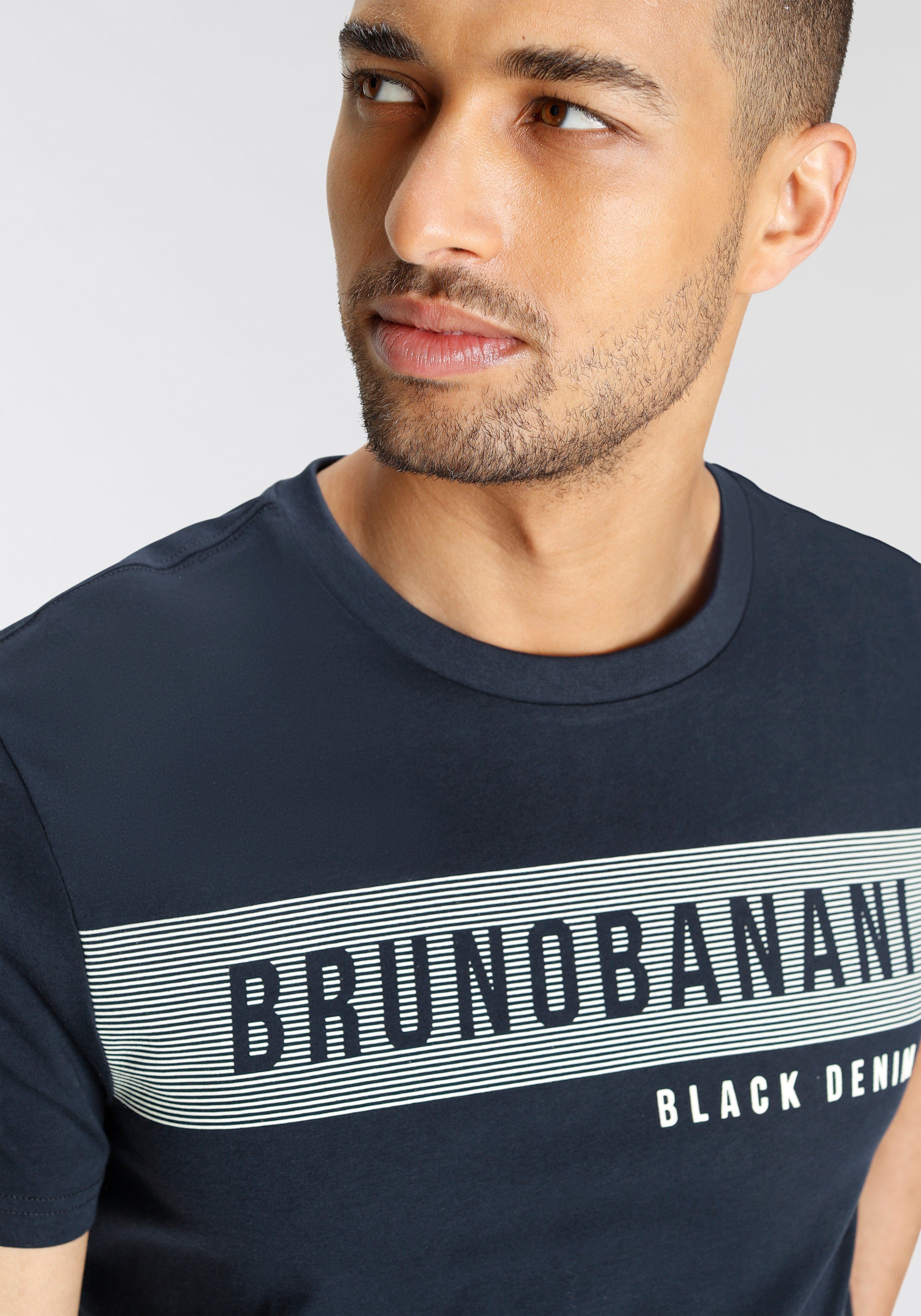 Bruno Banani T-Shirt kurzärmelig, schmal geschnitten, Rundhalsausschnitt – Bild 4 von 5