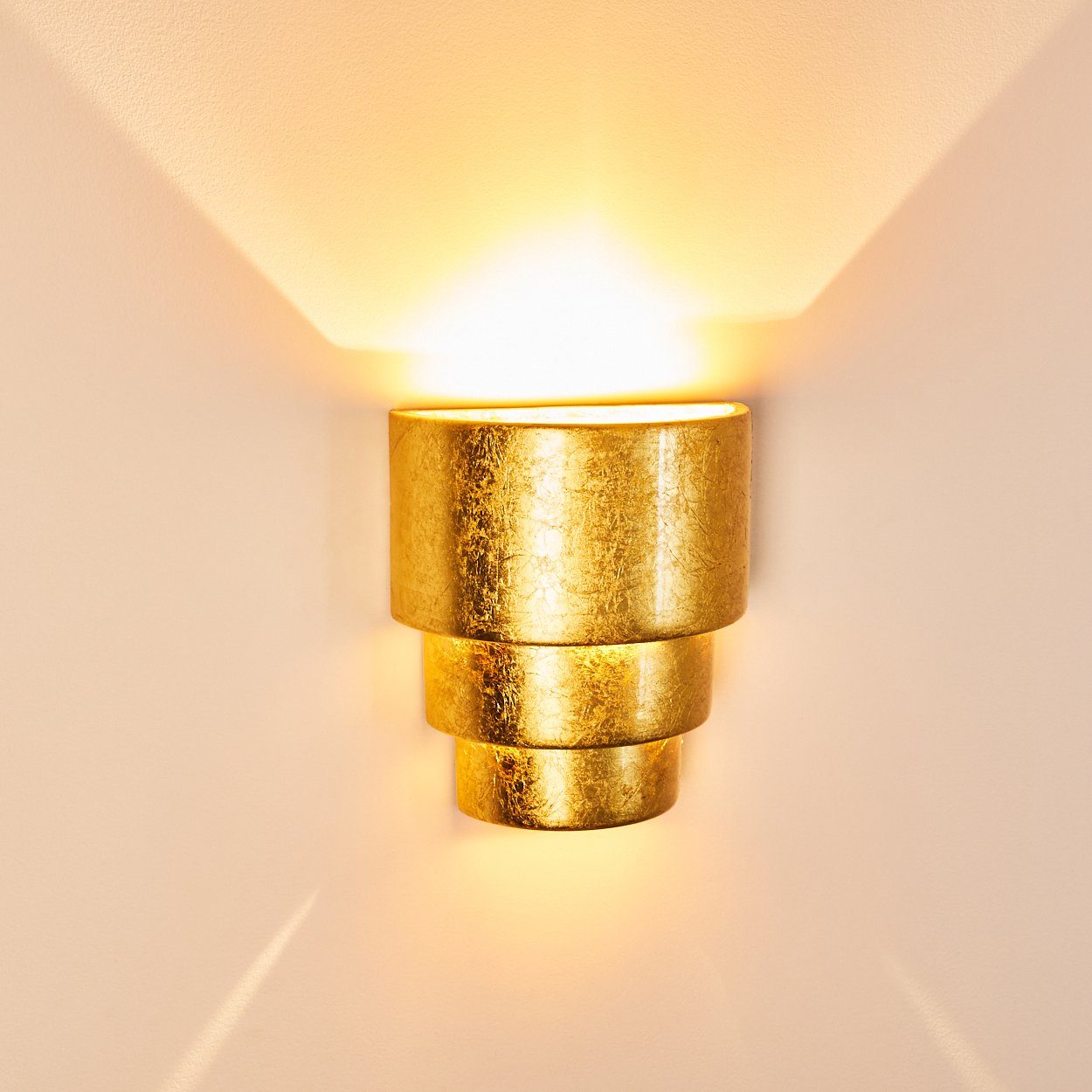 hofstein Wandleuchte schönem »Bionde« Lichtkegel, Gold,mit in Leuchtmittel, Wandlampe Innenin 1xE27, ohne Keramik Blattgold-Optik aus