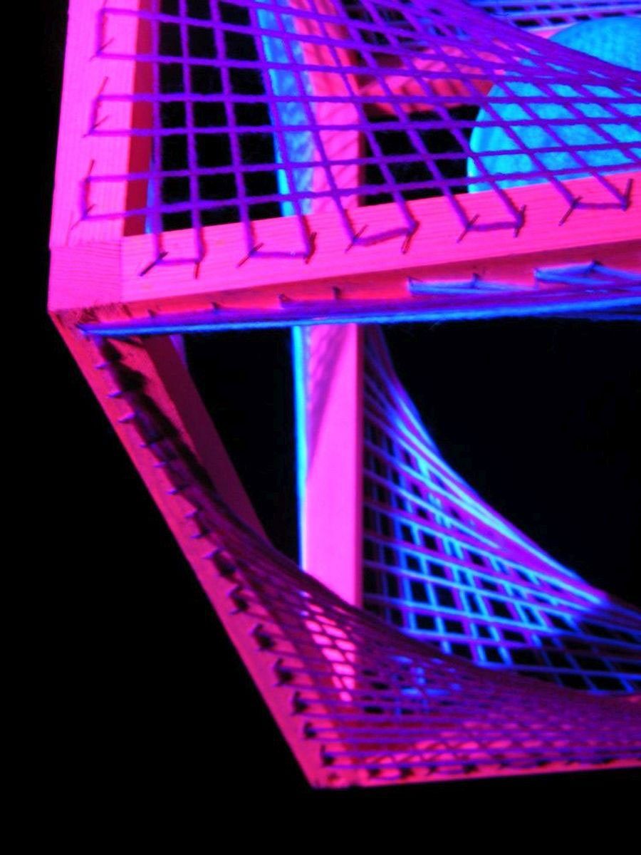 PSYWORK Dekoobjekt Schwarzlicht 3D StringArt Fadendeko Würfel "Pink Poison", 40cm, UV-aktiv, leuchtet unter Schwarzlicht