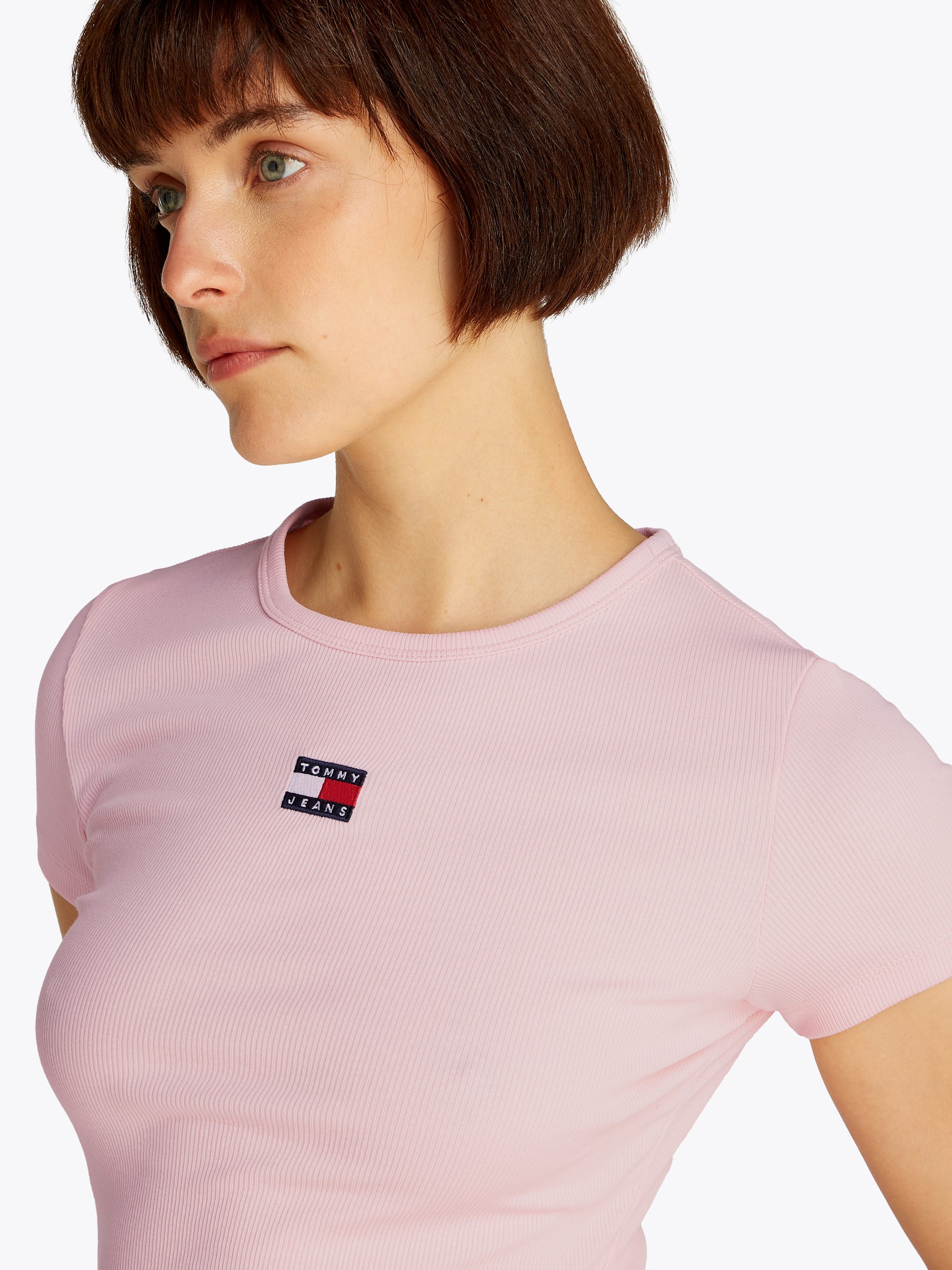 Tommy Jeans Kurzarmshirt TJW SLIM BADGE RIB TEE mit gerippter Struktur günstig online kaufen