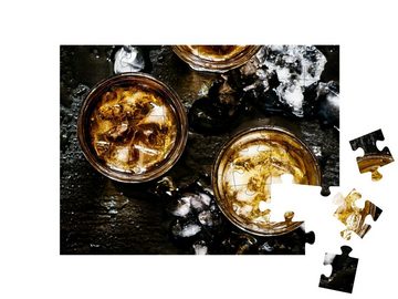 puzzleYOU Puzzle Whiskey mit zerstoßenem Eis auf einem Stein, 48 Puzzleteile, puzzleYOU-Kollektionen Whisky