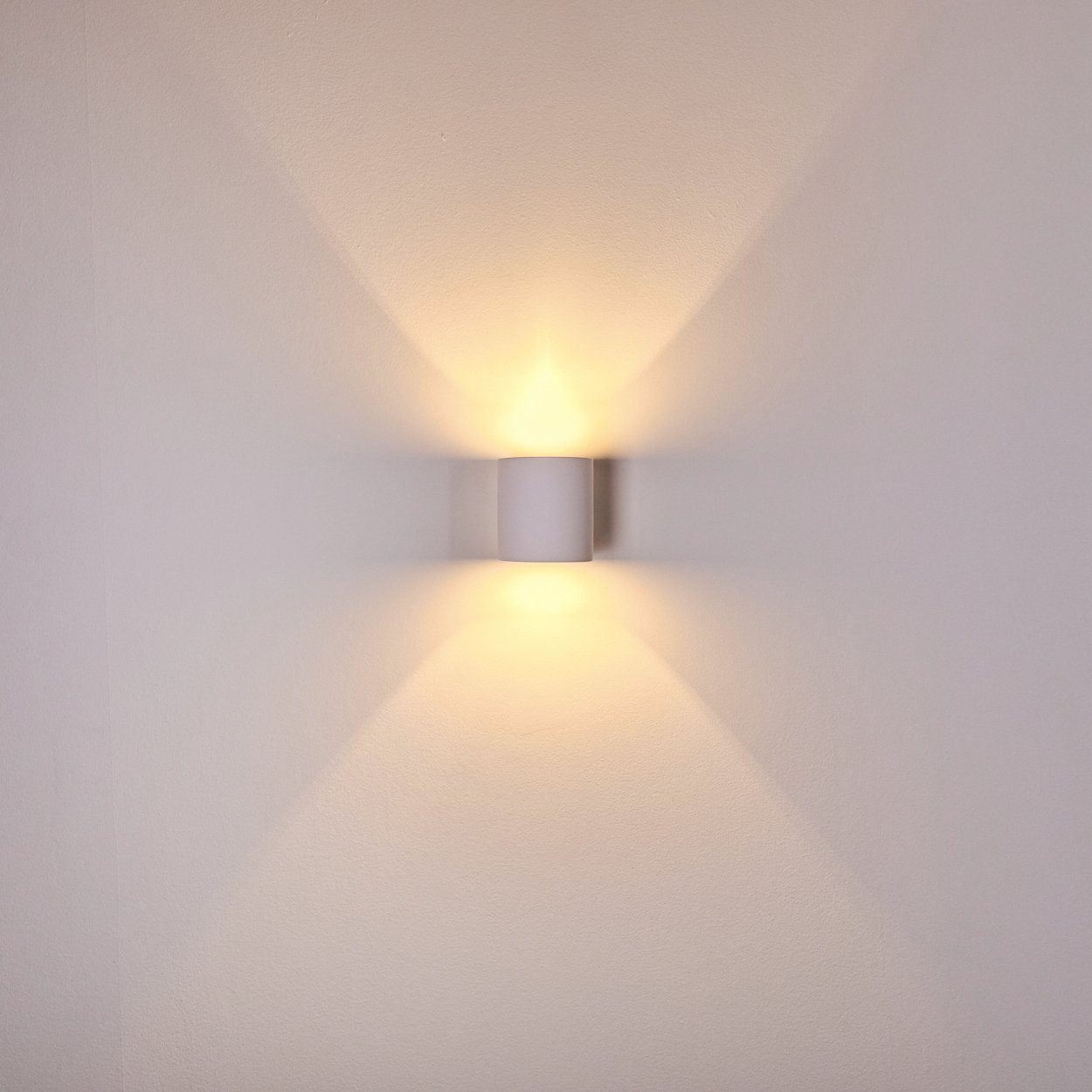 mit Flur, Lampe weiß, Wandlampe Keramik ohne Wandlampe,Lichteffekt Lichteffekt ist mit aus für »Cusino« Diese hofstein Farben Leuchtmittel, Wandleuchte Wohnzimmer, für, bemalbar