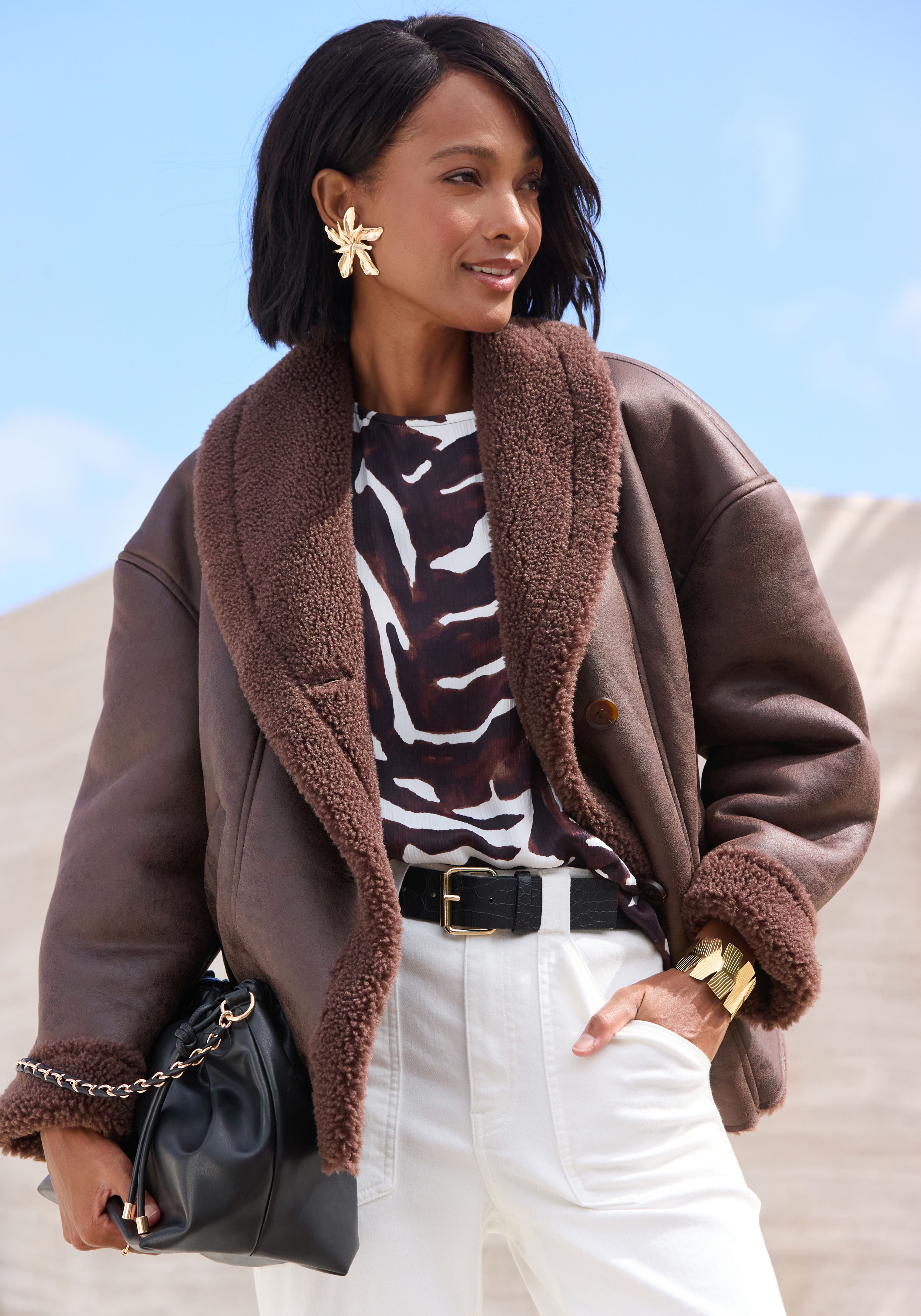 LASCANA Lederimitatjacke mit weichem Teddyfutter und Knopfleiste Kuschelige Übergangsjacke, Herbstjacke aus Kunstleder, Lammkunstfell