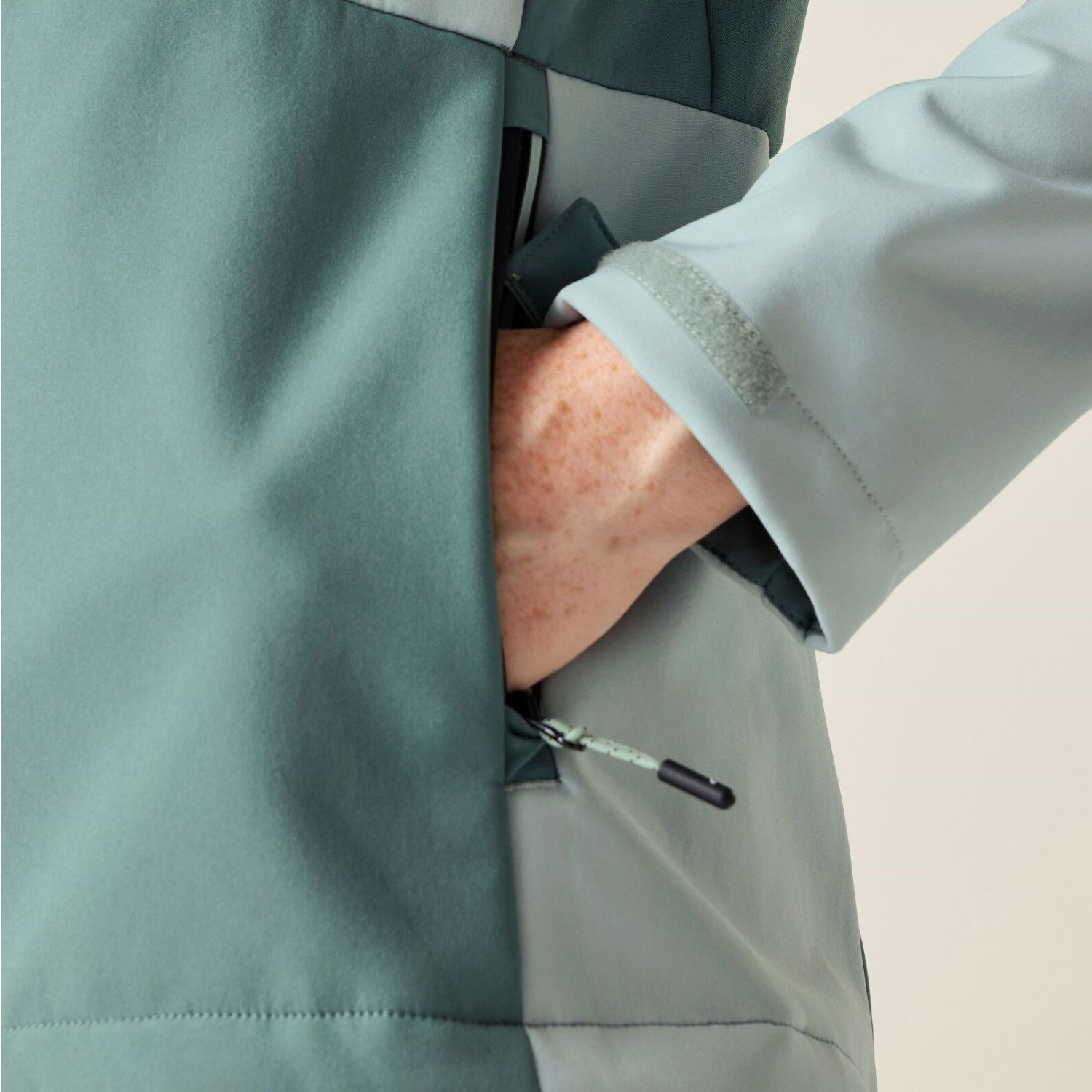 Regatta Softshelljacke Desoto mit Kapuze und Unterarmbelüftung